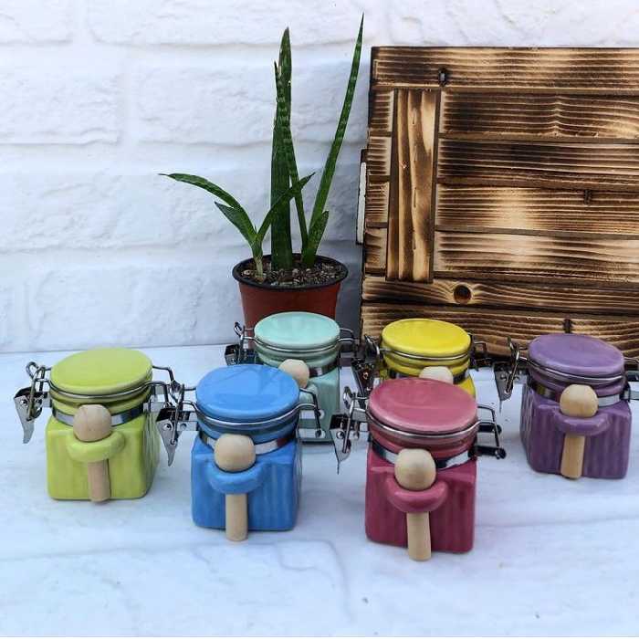 جازعفرانی سرامیکی قاشق دار  دارای درب کلیپسی نگهداره عطر وبوی زعفران