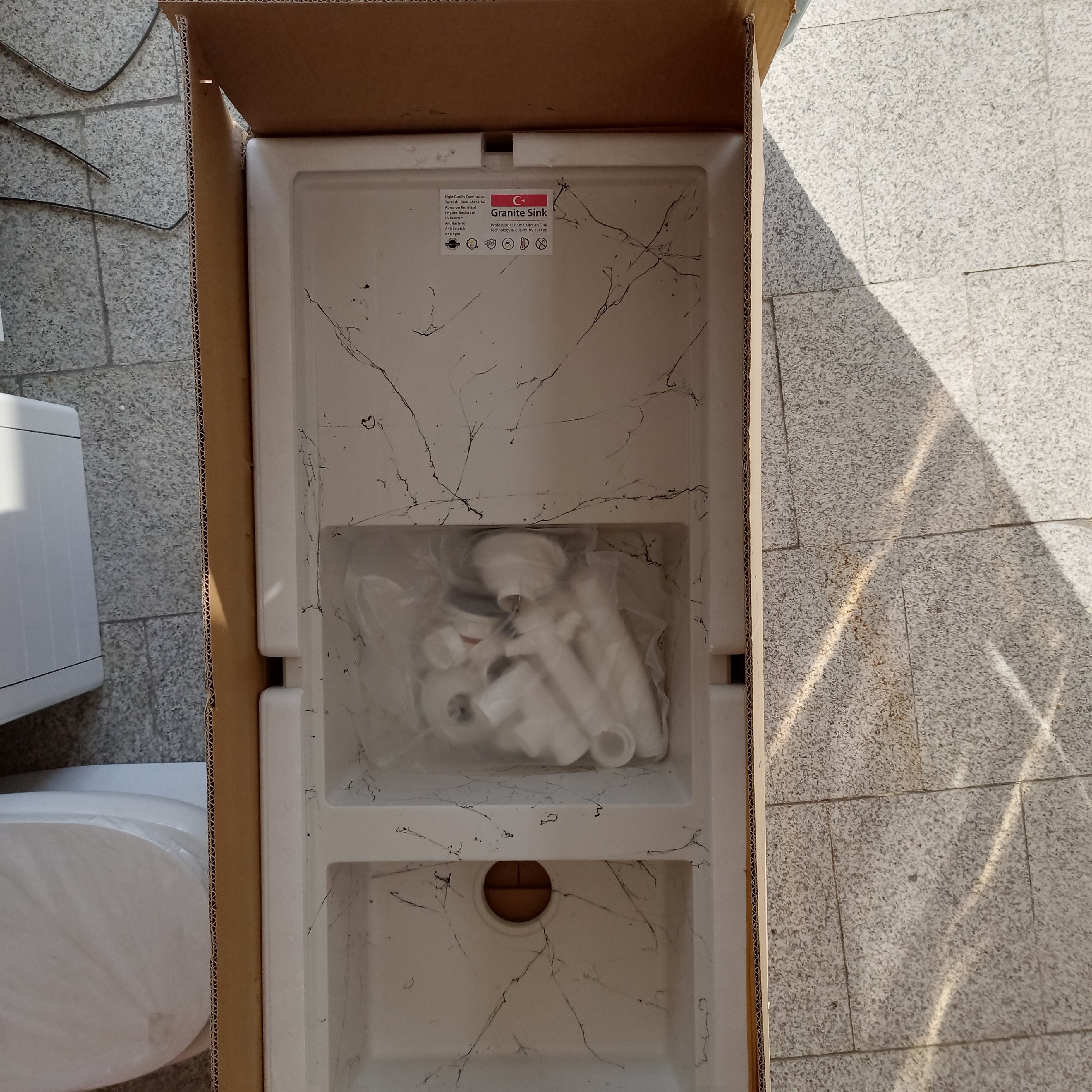 سینک گرانیتی سفید رگه مشکی مواد ترک 115 در 50 توکار(ارسال با باربری) 