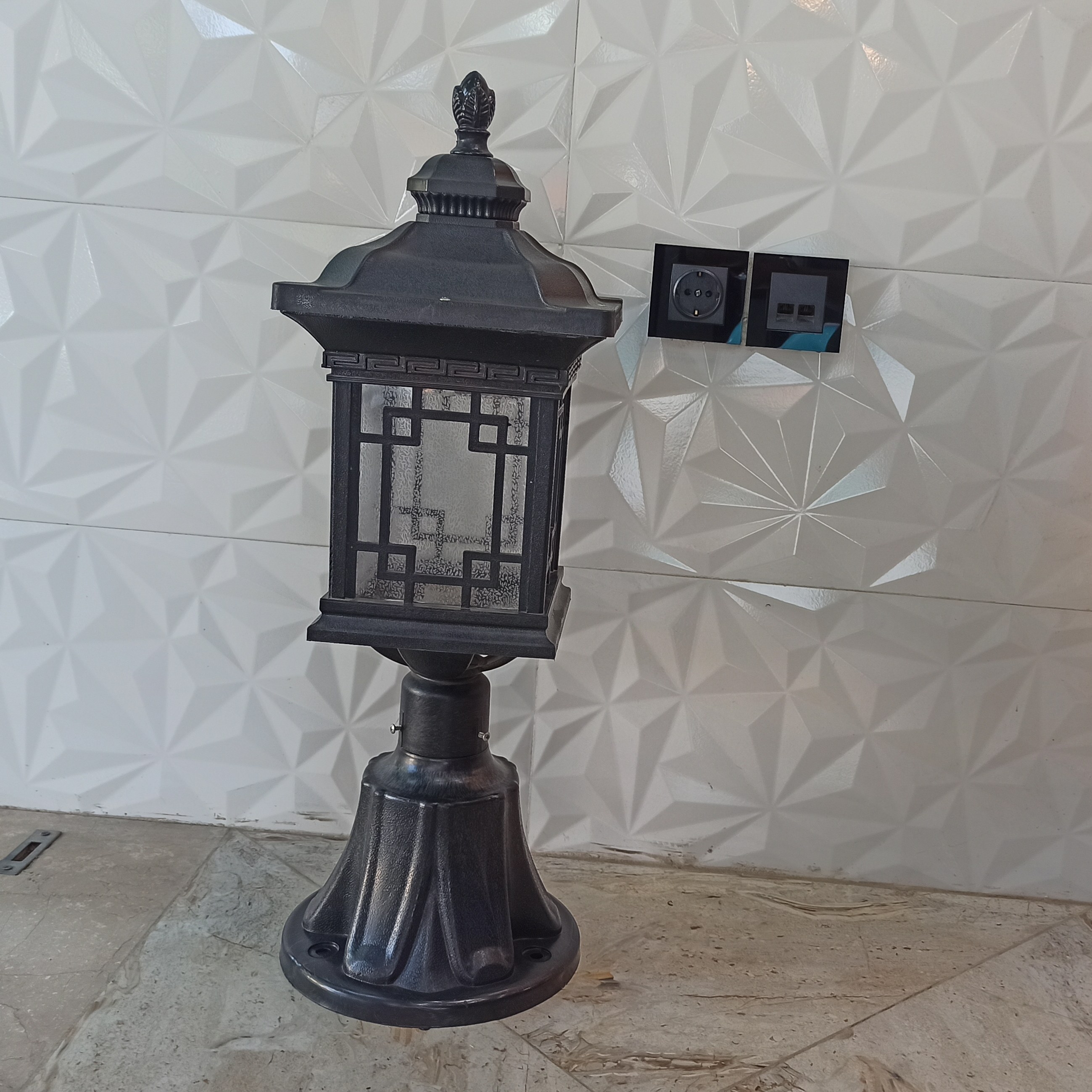 چراغ حیاطی مدل کدvr365