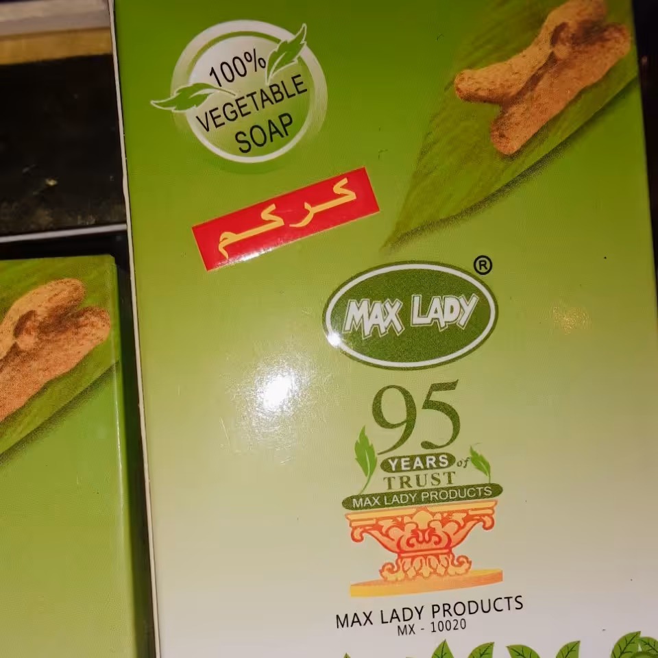 صابون زرد چوبه  مکس لیدی 95 باوزن 75 گرم به رنگ نارنجی برای پاک کنندگی و طراوت صورت