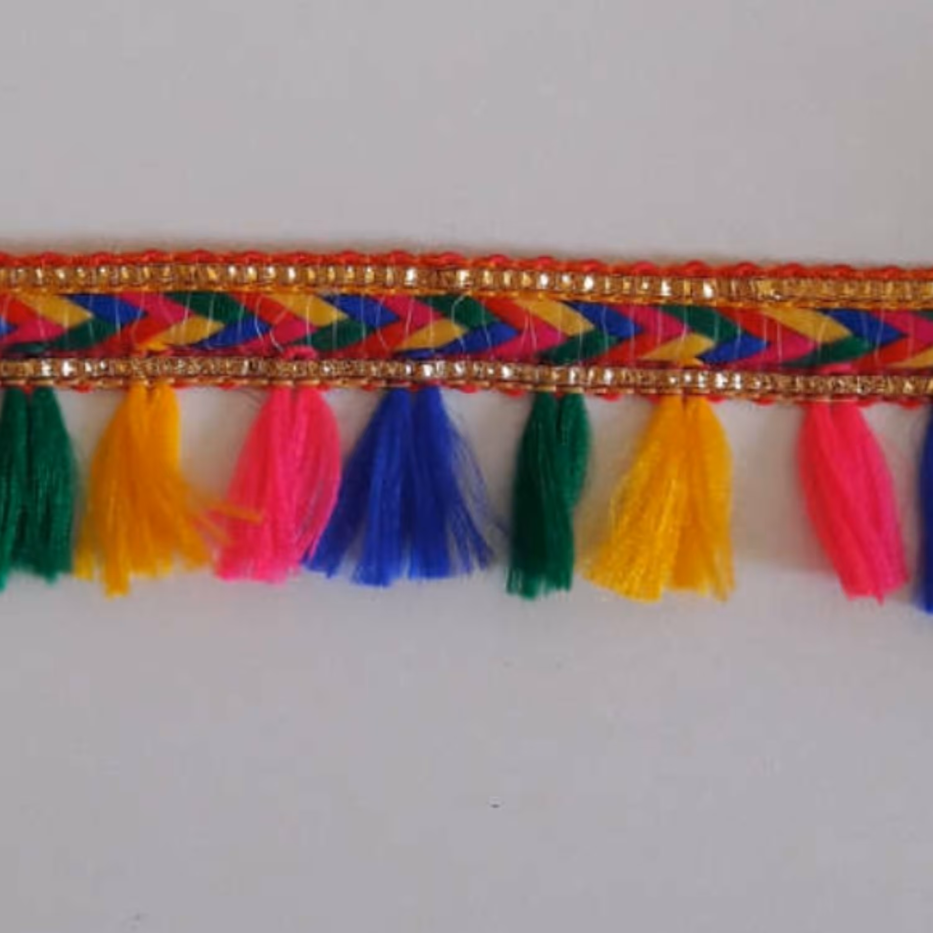 نوار یراق تزیینی مدل 013 مدل  هندی مناسب برای انواع لباس و مانتو شال و کوسن متری30000