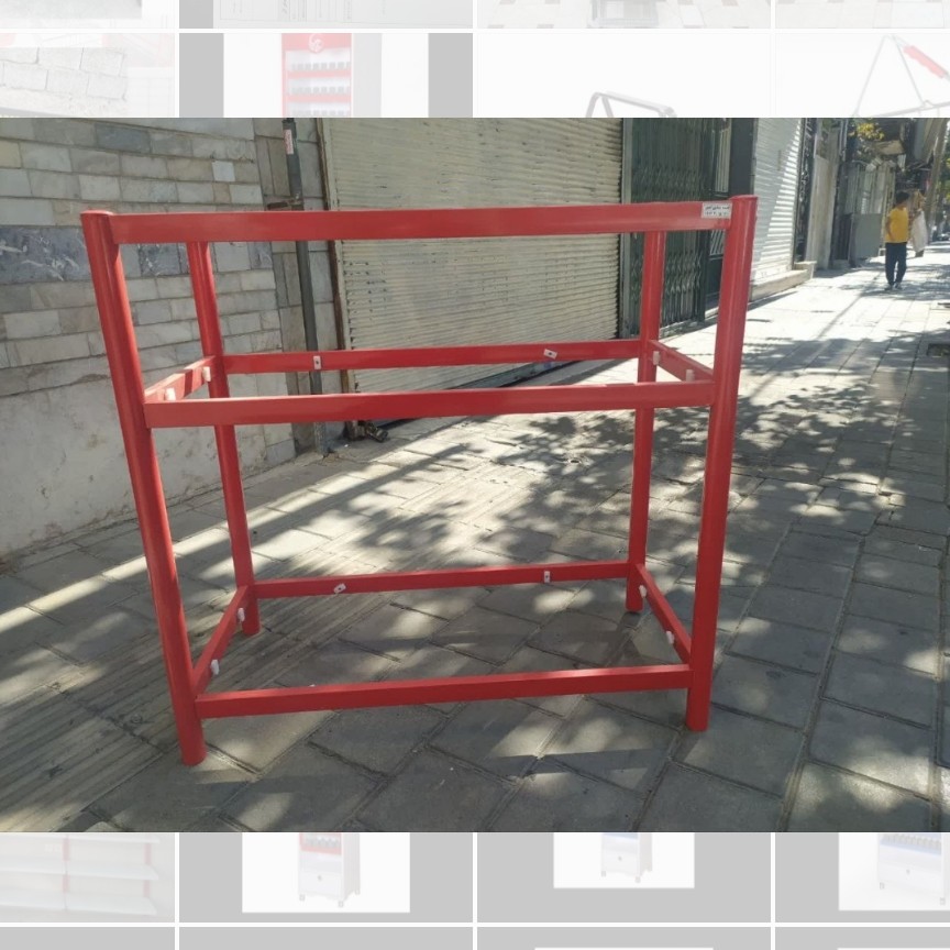 ویترین پیشخوان فلزی 1 در 1 سه کف بدون شیشه .کرایه وانت شهری به عهده مشتری( ارسال با  باربری بین شهری و پس کرایه )می باشد