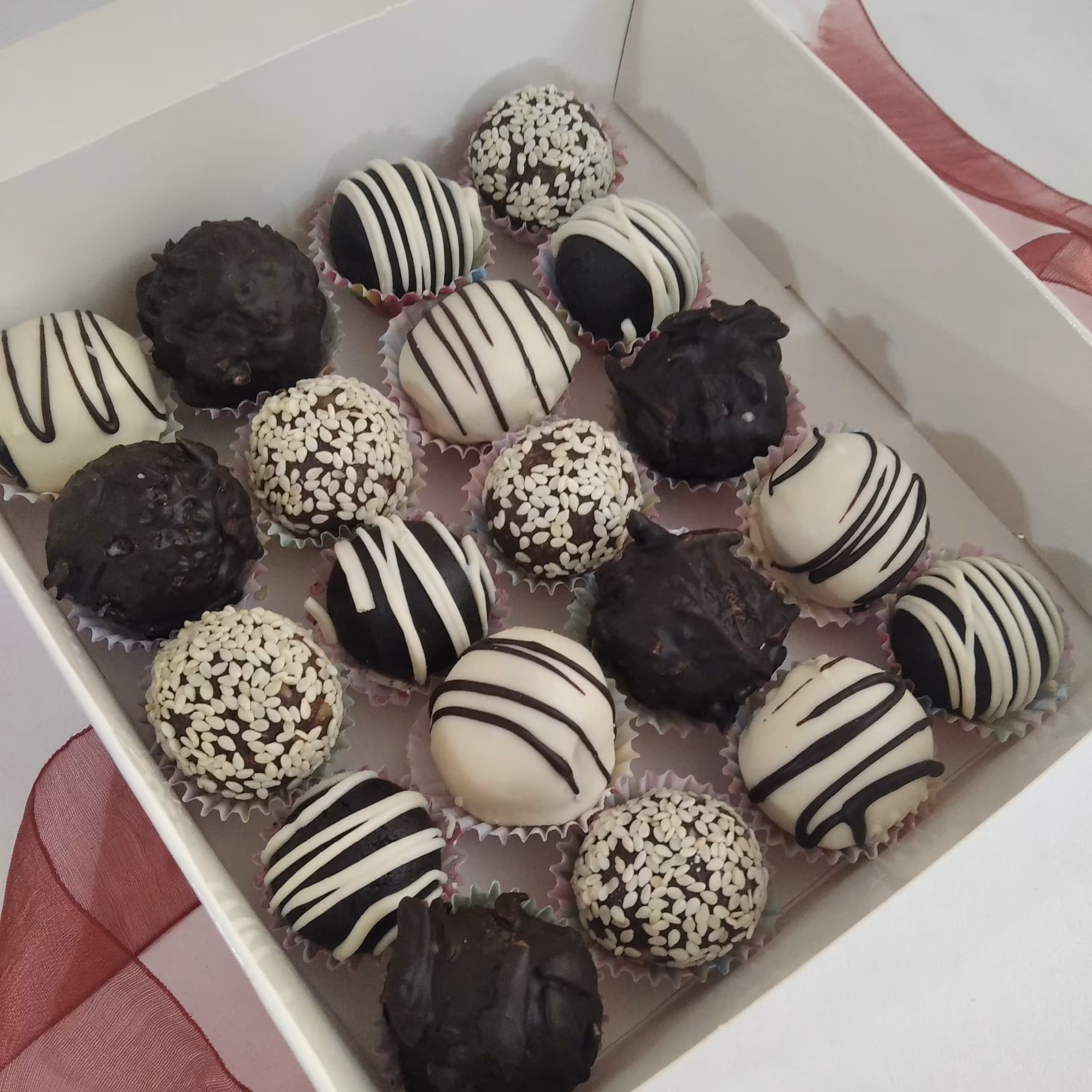 باکس ترافل های جذابمون