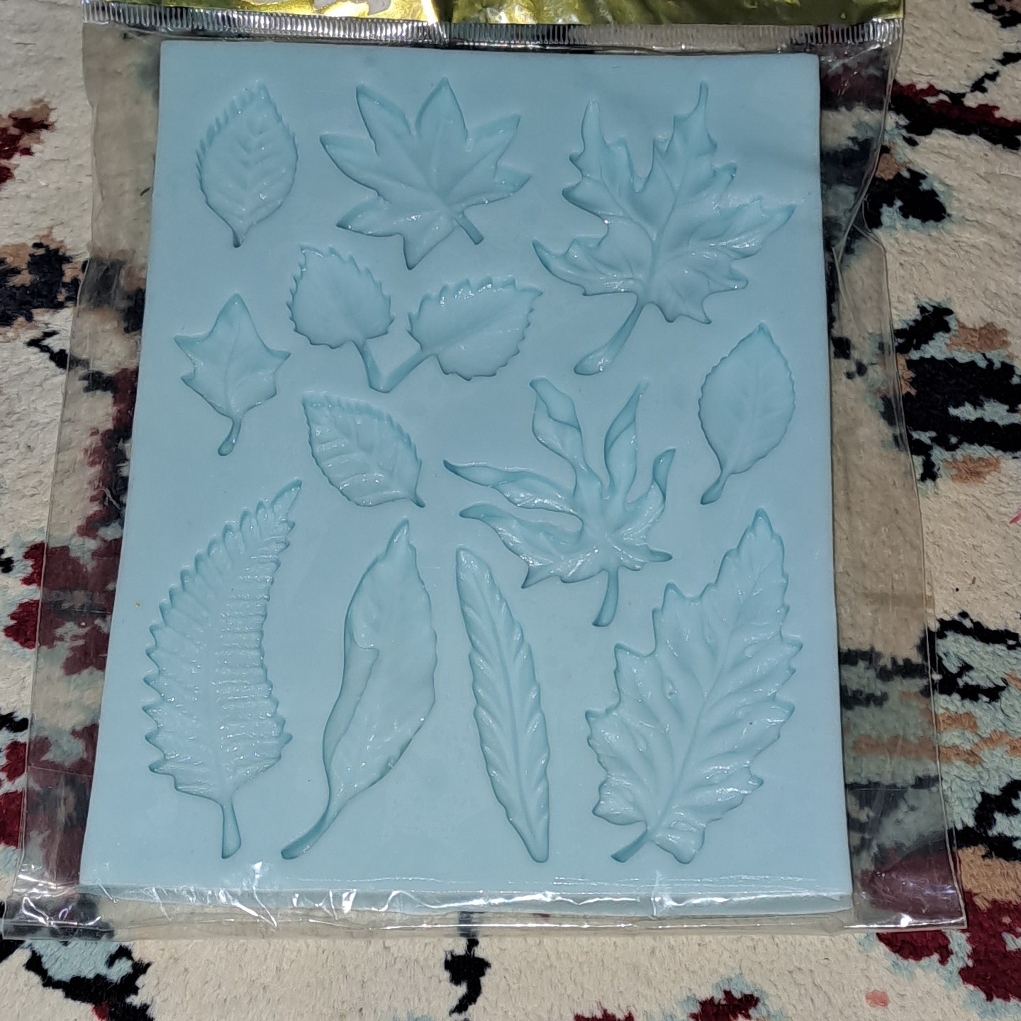 قالب سلیکونی انواع برگ . مناسب برای شمع سازی و دکور 