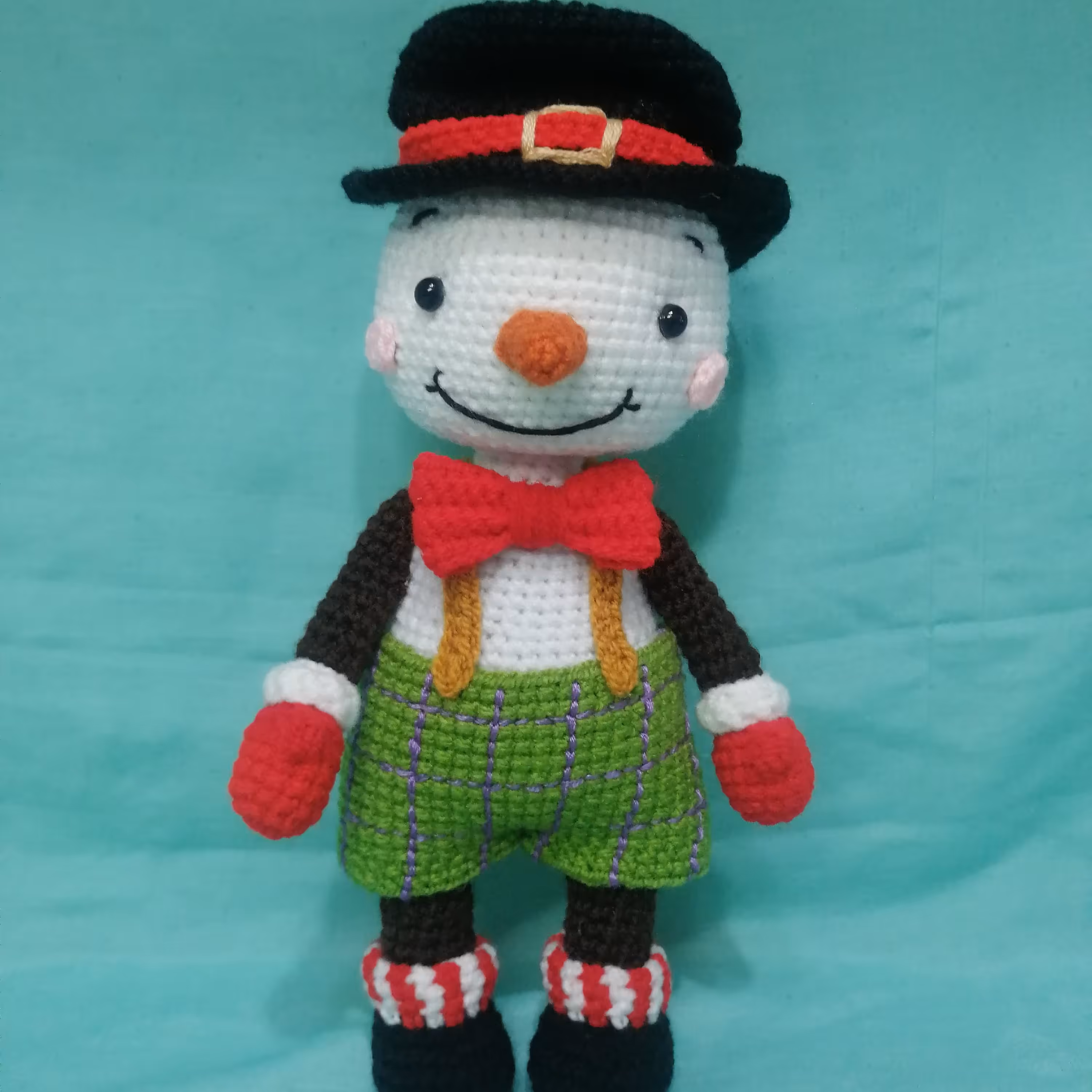 عروسک ادم برفی کاموایی دست بافت