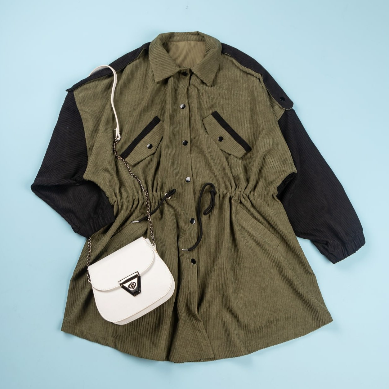 مانتو زنانه مخمل کبریتی کد 0101 فری سایزه در سه رنگ موجود است