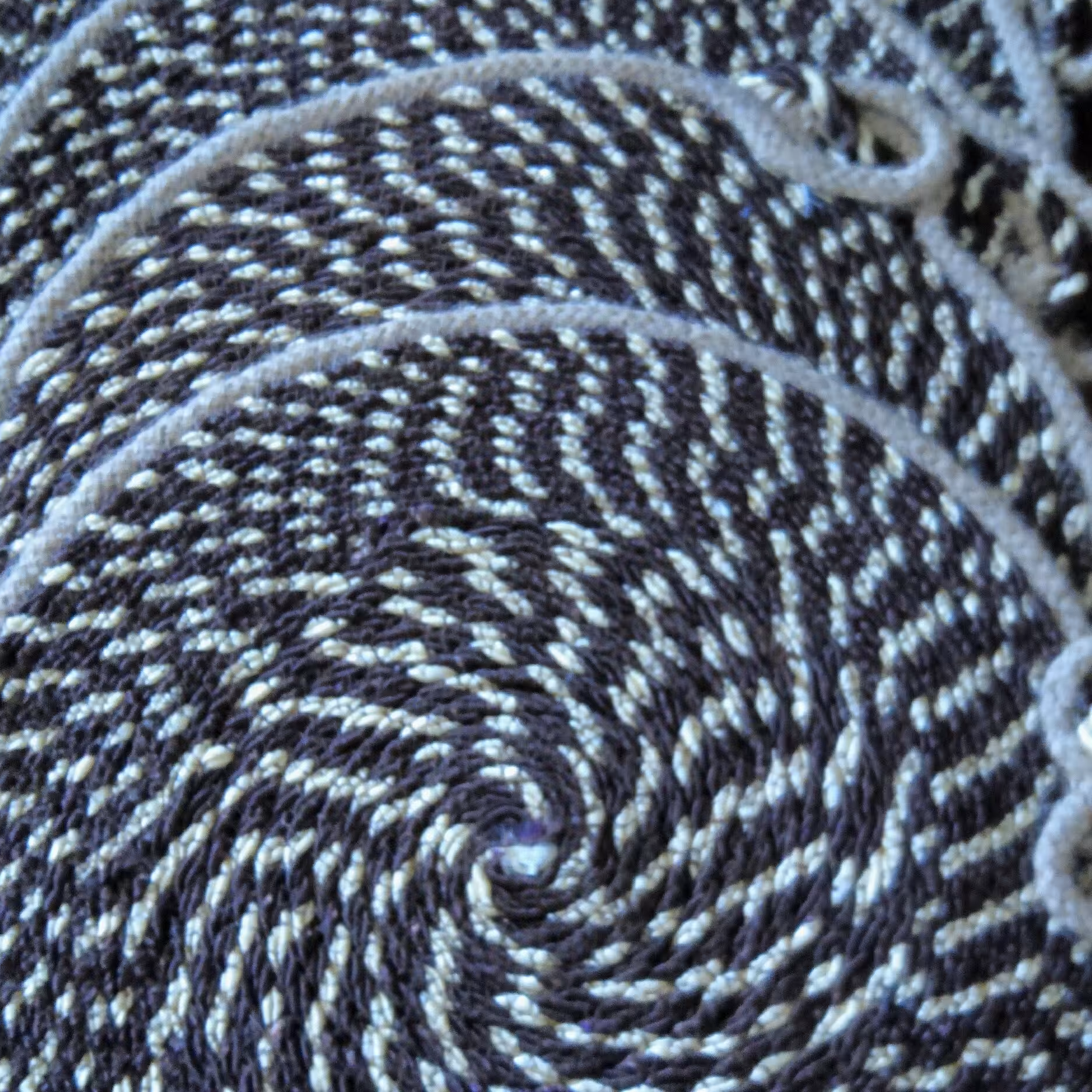 زیر بشقابی وزیر قابلمه ای قطر30ازنخ قیطان ملیله دورنگ 6 عدد قابل شستشو نسوز سفارش در رنگهای دیگروبوزن120 گرم هر