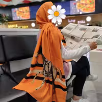 شال نخی پاییزه کجراهبه هیچ عنوان سر نمیخورد دور دوخت قواره 2 در 75 چاپ دیجیتال کار پر فروش.