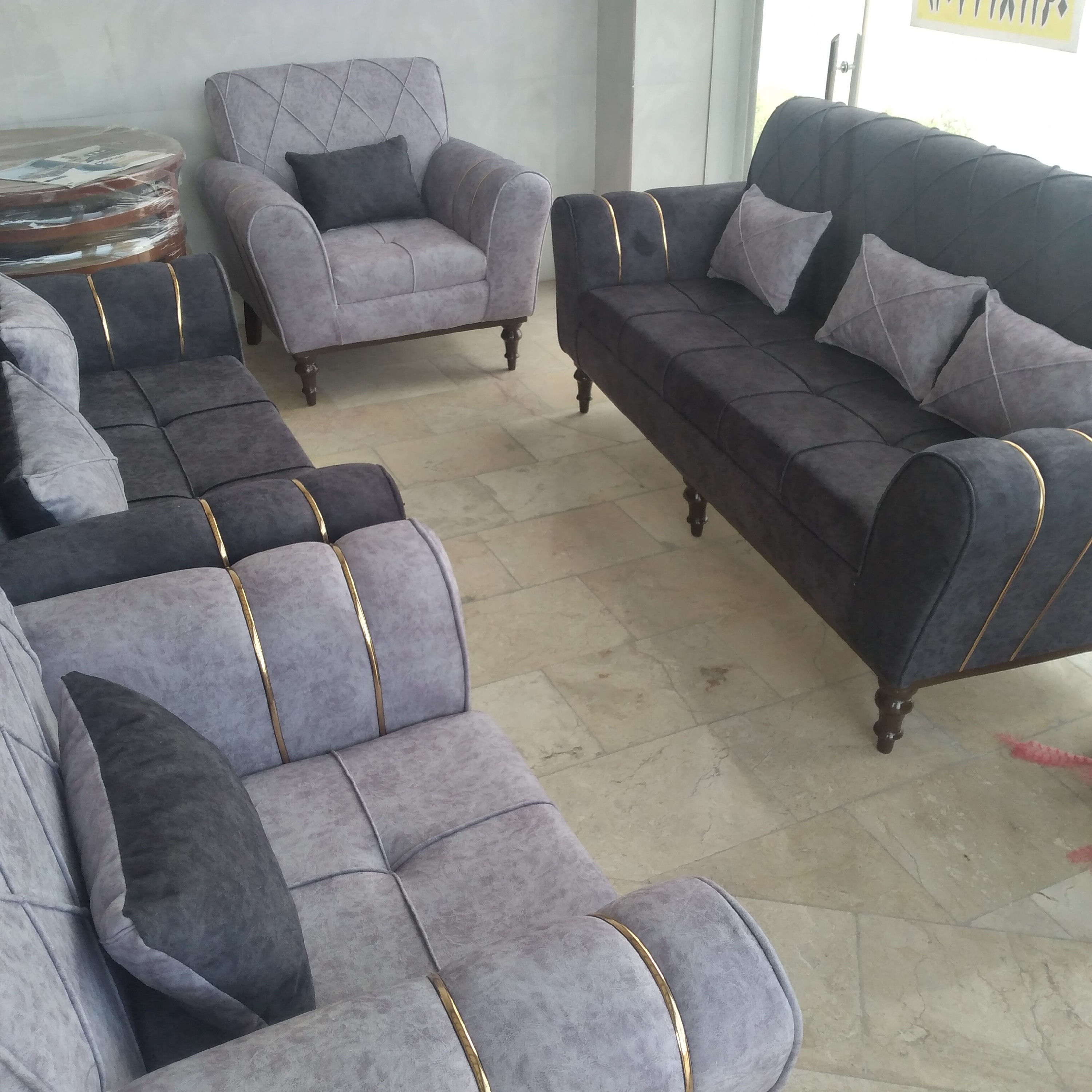مبل راحتی اسکارلت رودی پایه خراطی