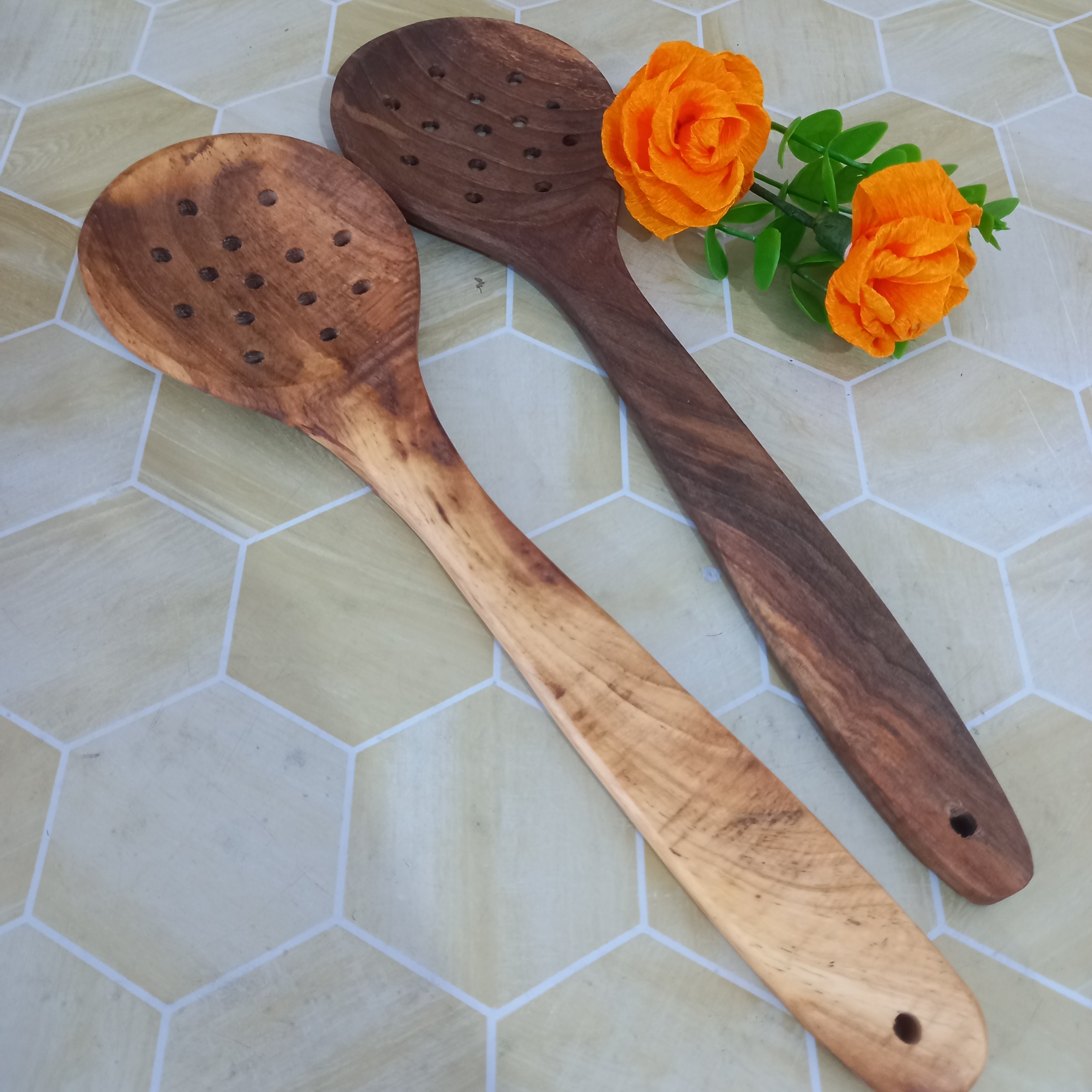 کفگیر سوراخی چوبی