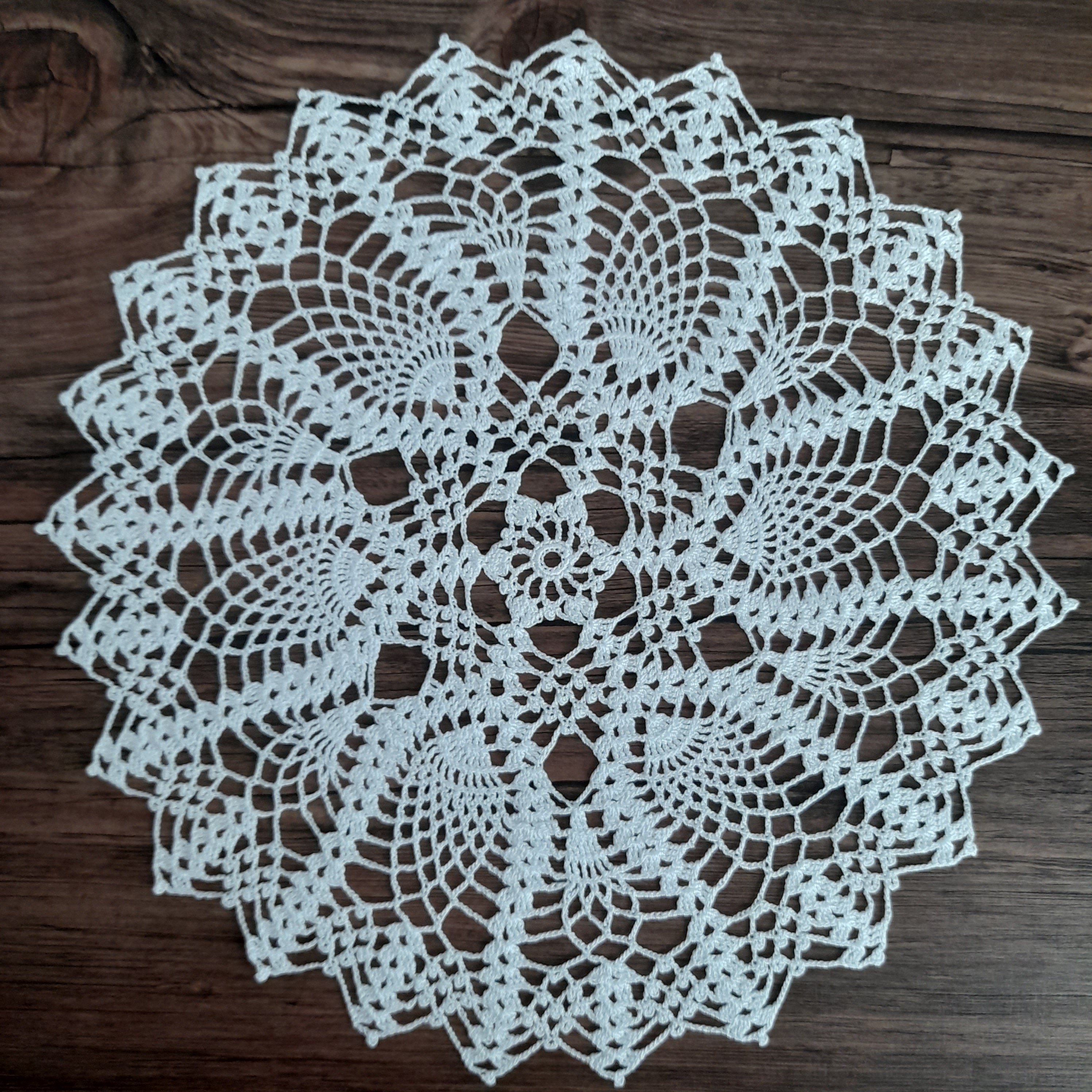 رومیزی ابریشمی گرد سفید