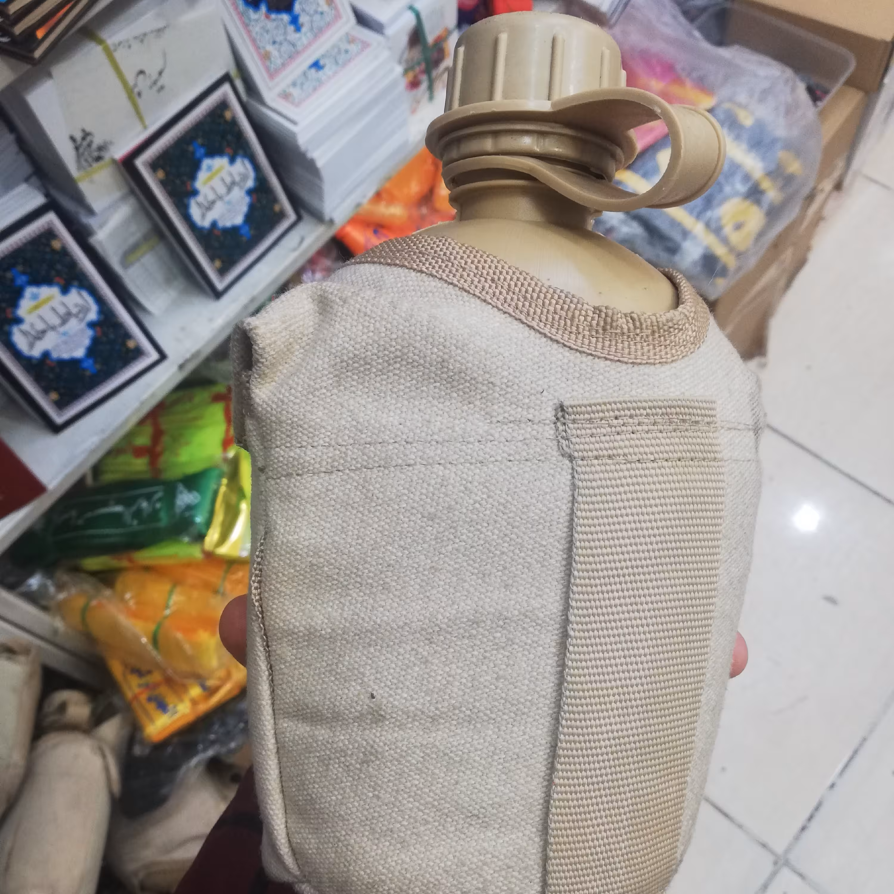 قمقمه آب پالاستیک با رویه برزنت  (ادوات جنگی)