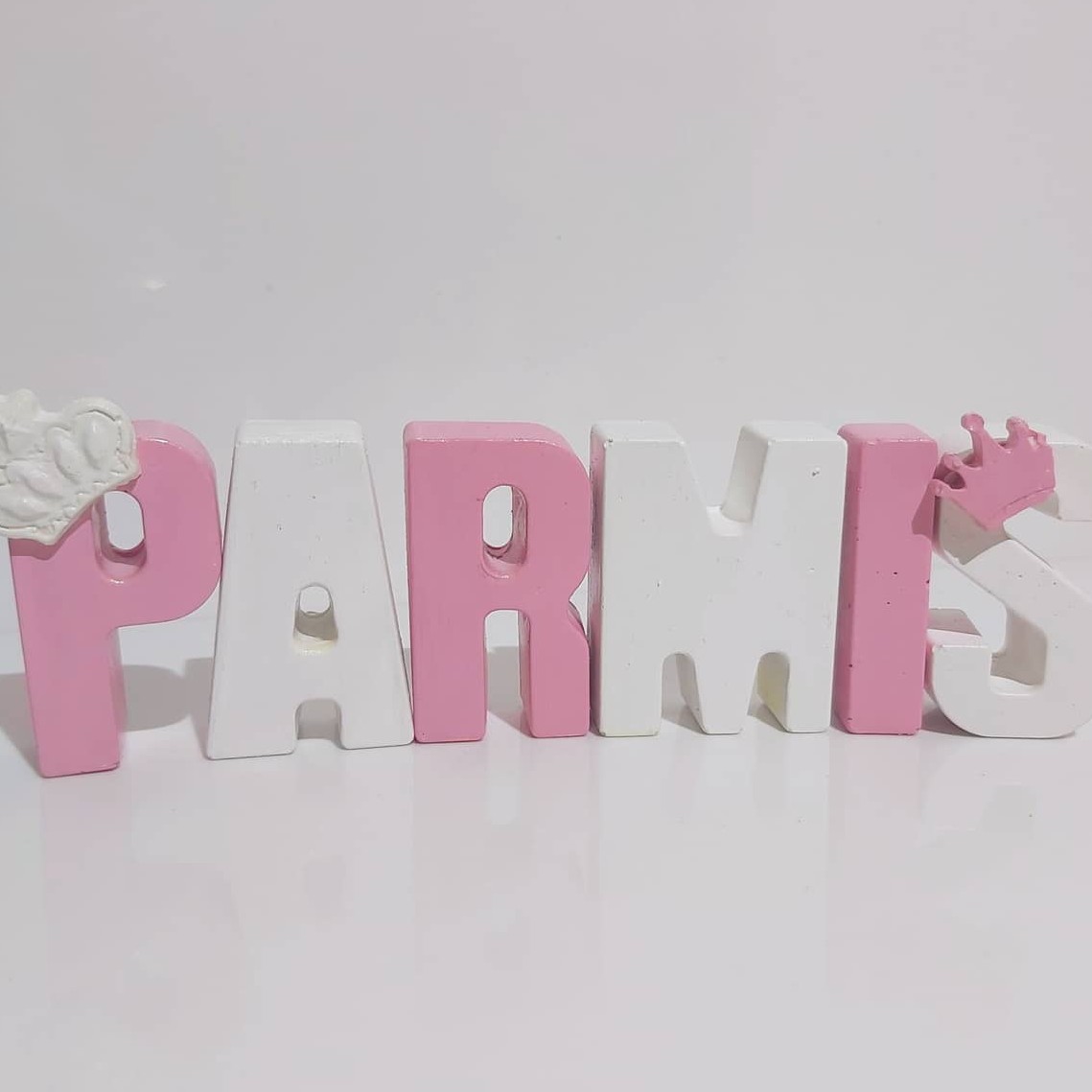 استند اسم پارمیس طرح ساده رنگ صورتی سفید