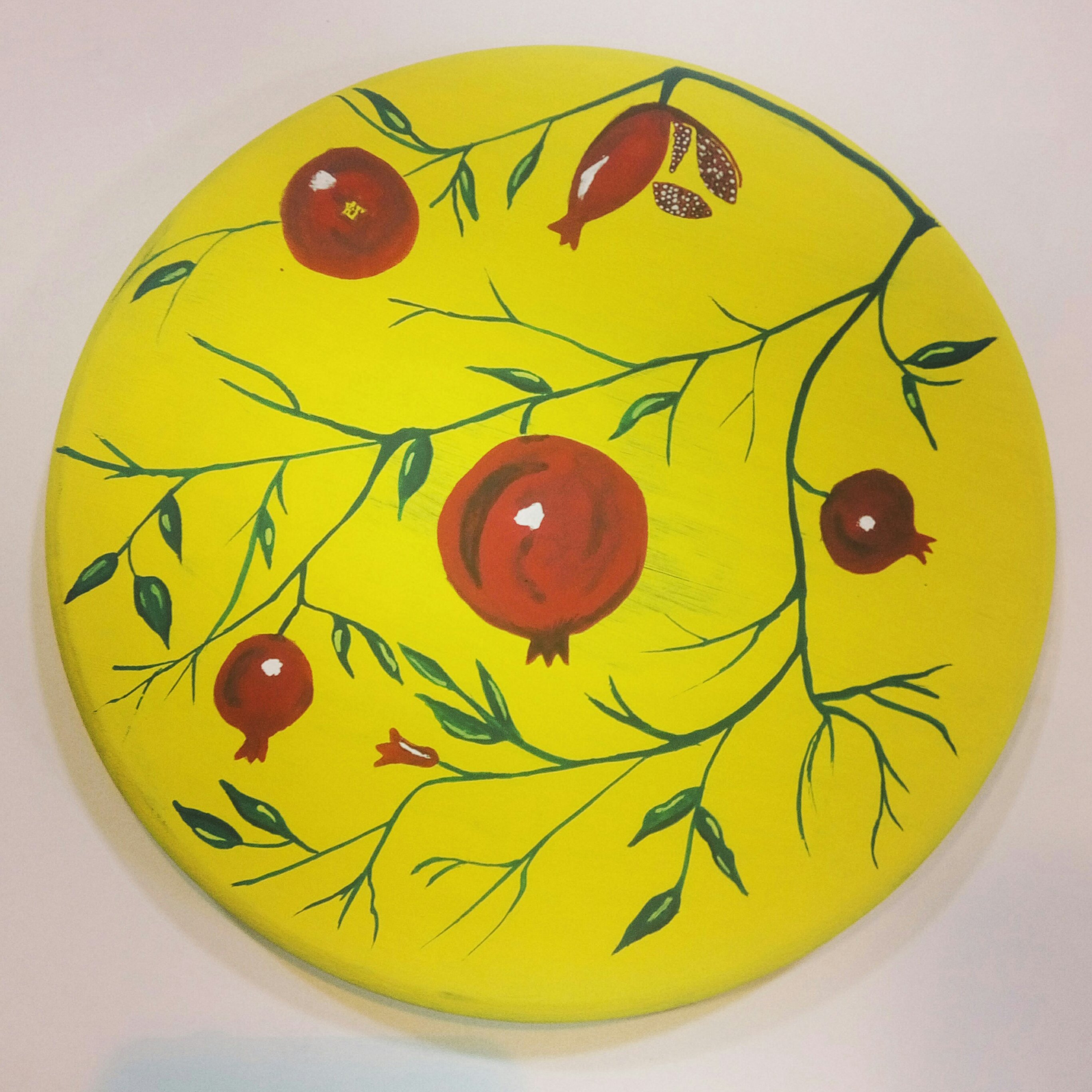 دیوارکوب سفالی  طرح انار   زمینه زرد سایز 20