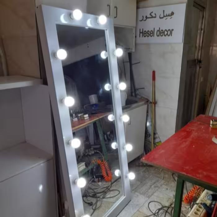 آیینه قدی  هالیوودی چراغ دار لامپی سفید 12 سرپیچ ابعاد 180 در 70  ارسال رایگان