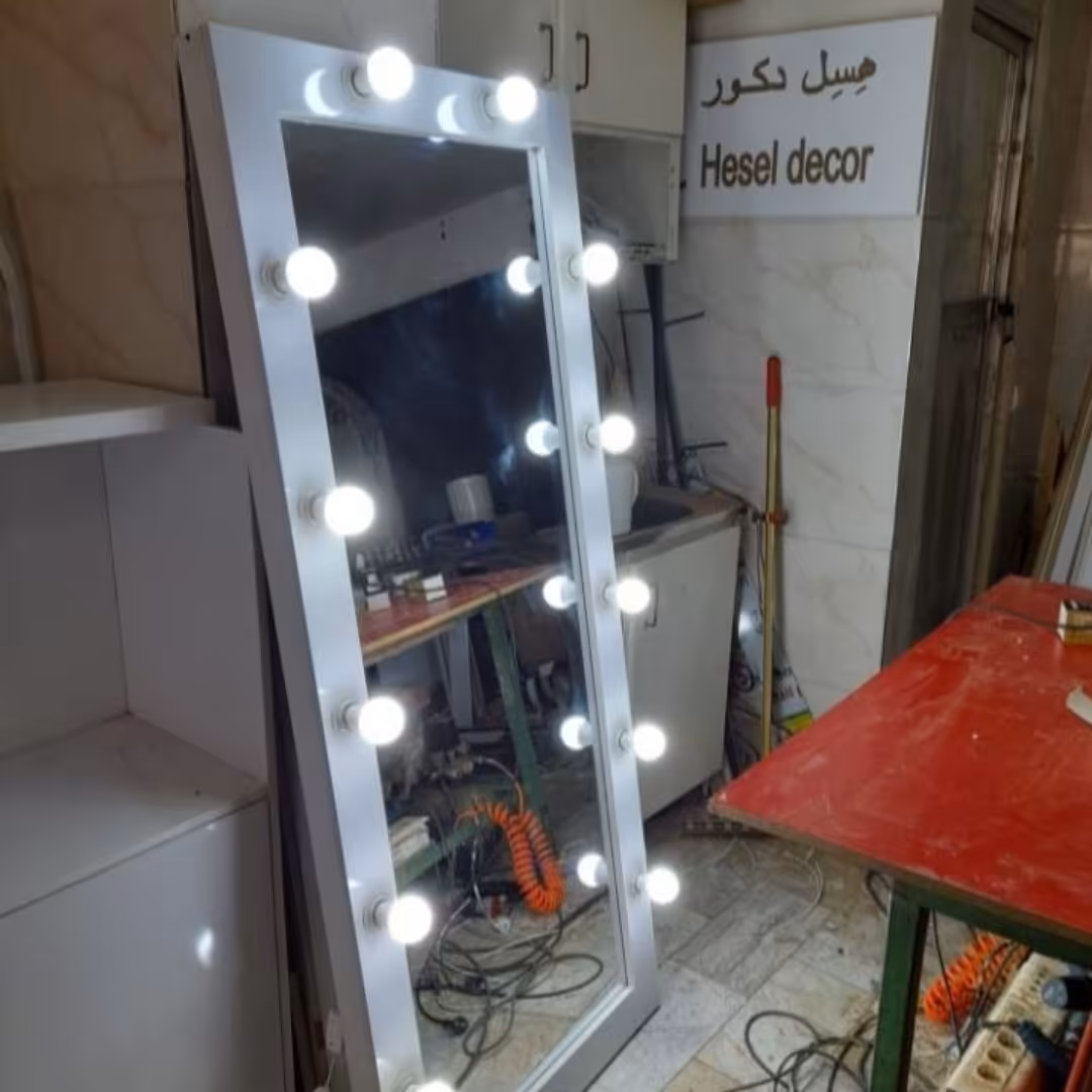 آیینه قدی  هالیوودی چراغ دار لامپی سفید 12 سرپیچ ابعاد 180 در 70  ارسال رایگان