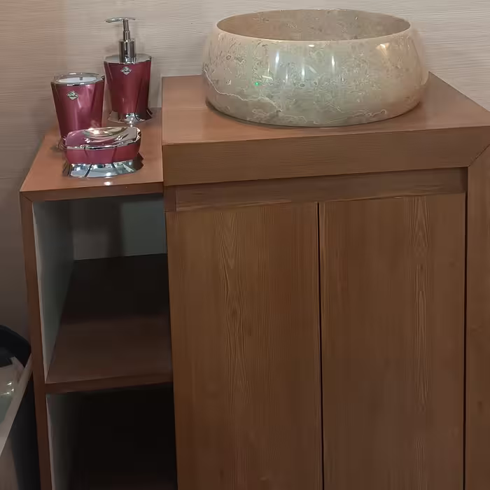 روشویی کابینتی طرح چوب تمام پی وی سی سایز 70 در40 با کاسه سنگی به همراه آیینه باکس (ارسال با باربری و پس کرایه)