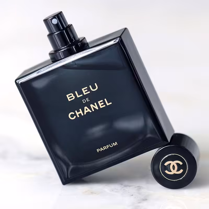 عطر گرمی بلو شنل لوزی با پخش و ماندگاری بالا