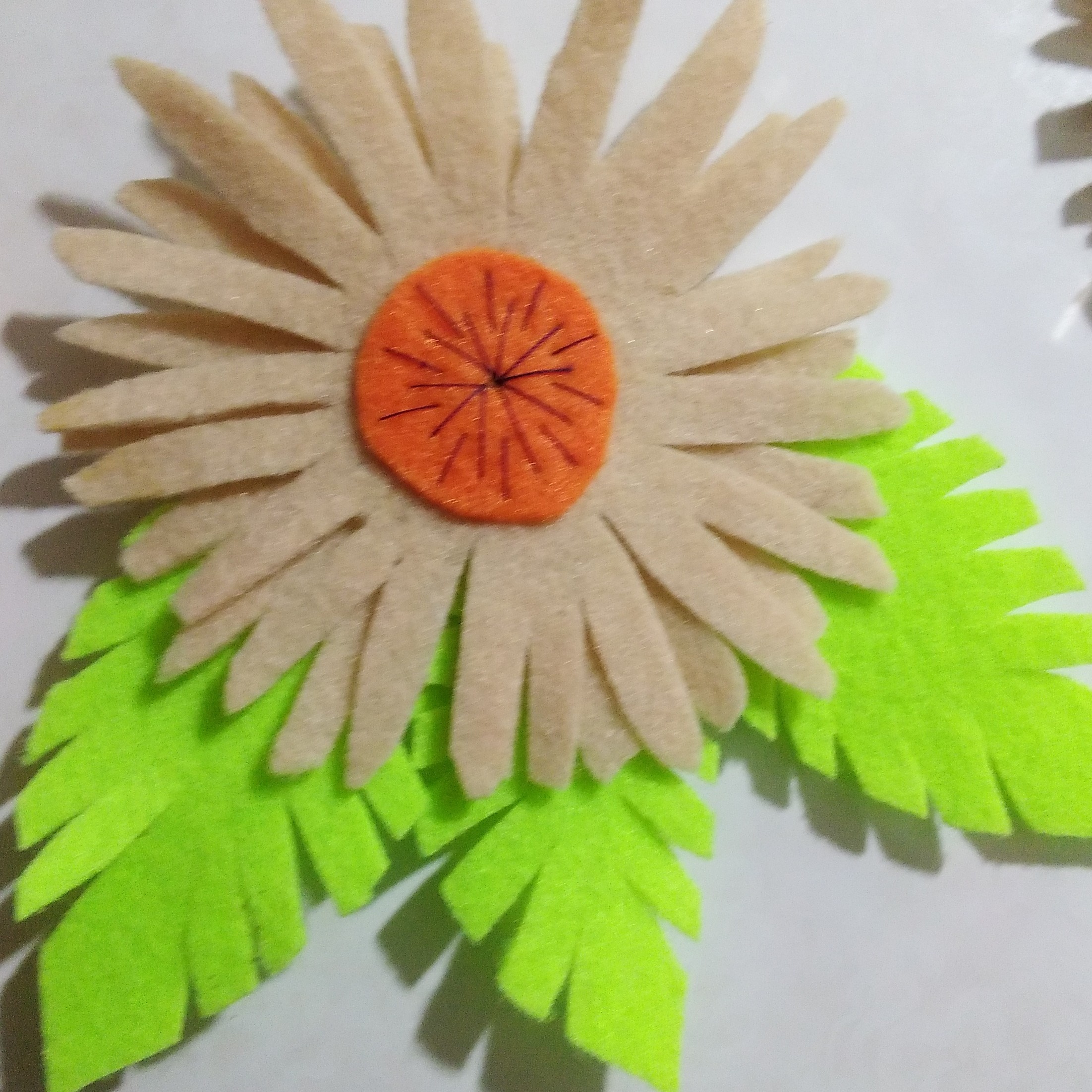 مگنت گل بابونه یخچالی  نمدی دست دوز