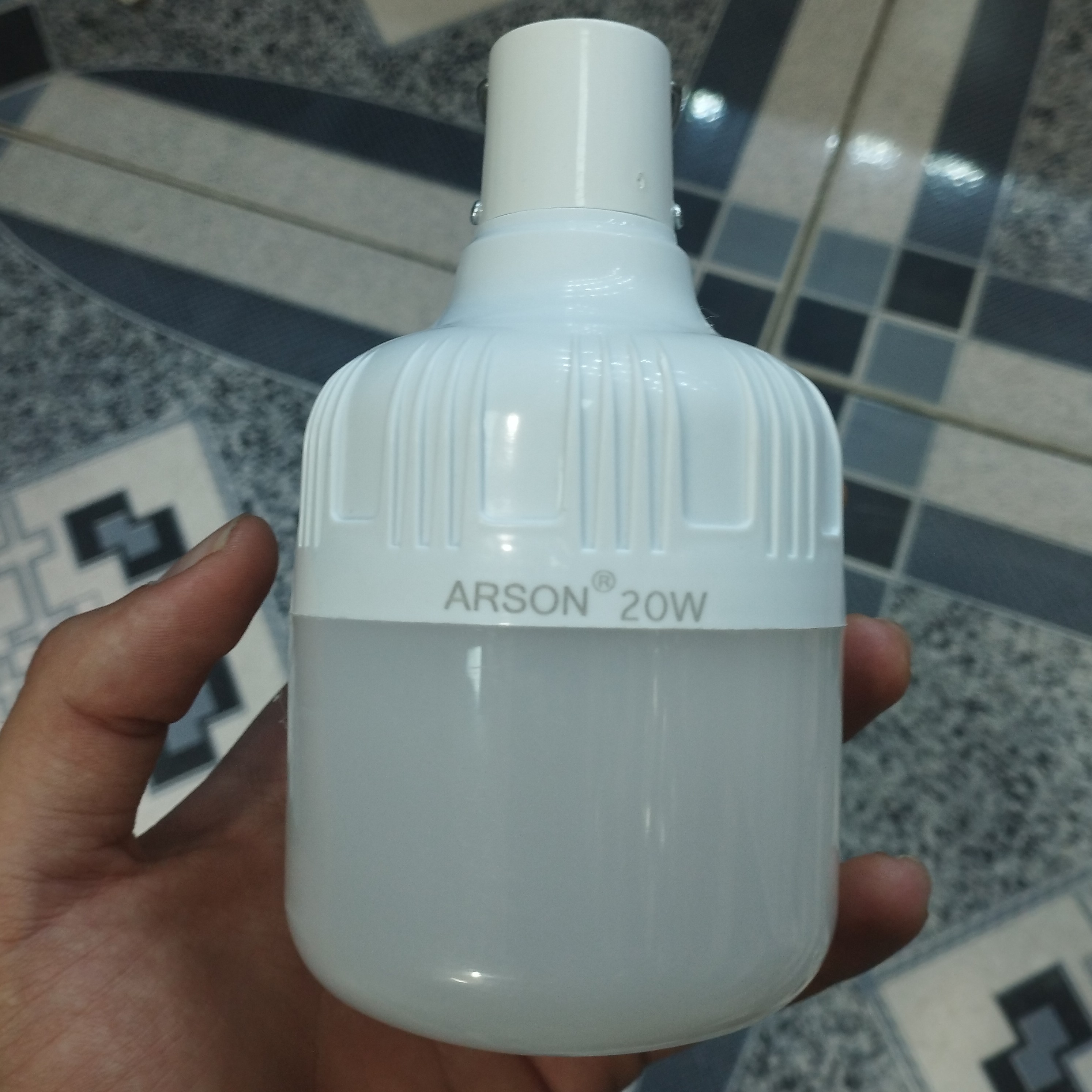 لامپ همراه با باتری