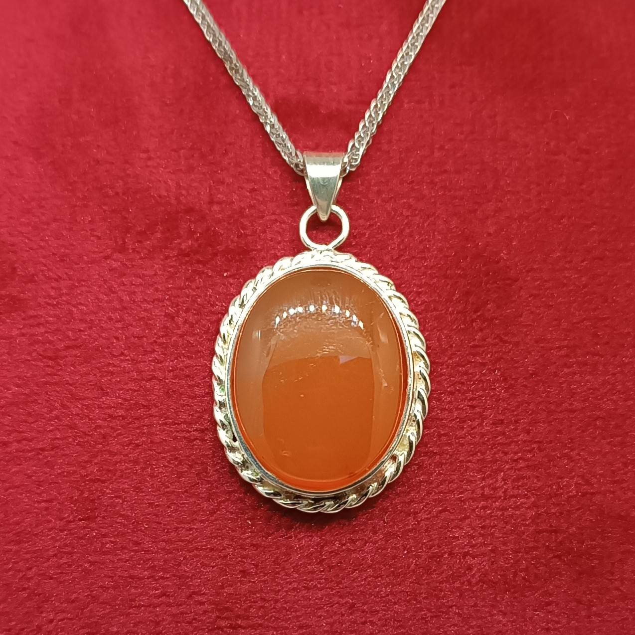 گردنبند با سنگ عقیق