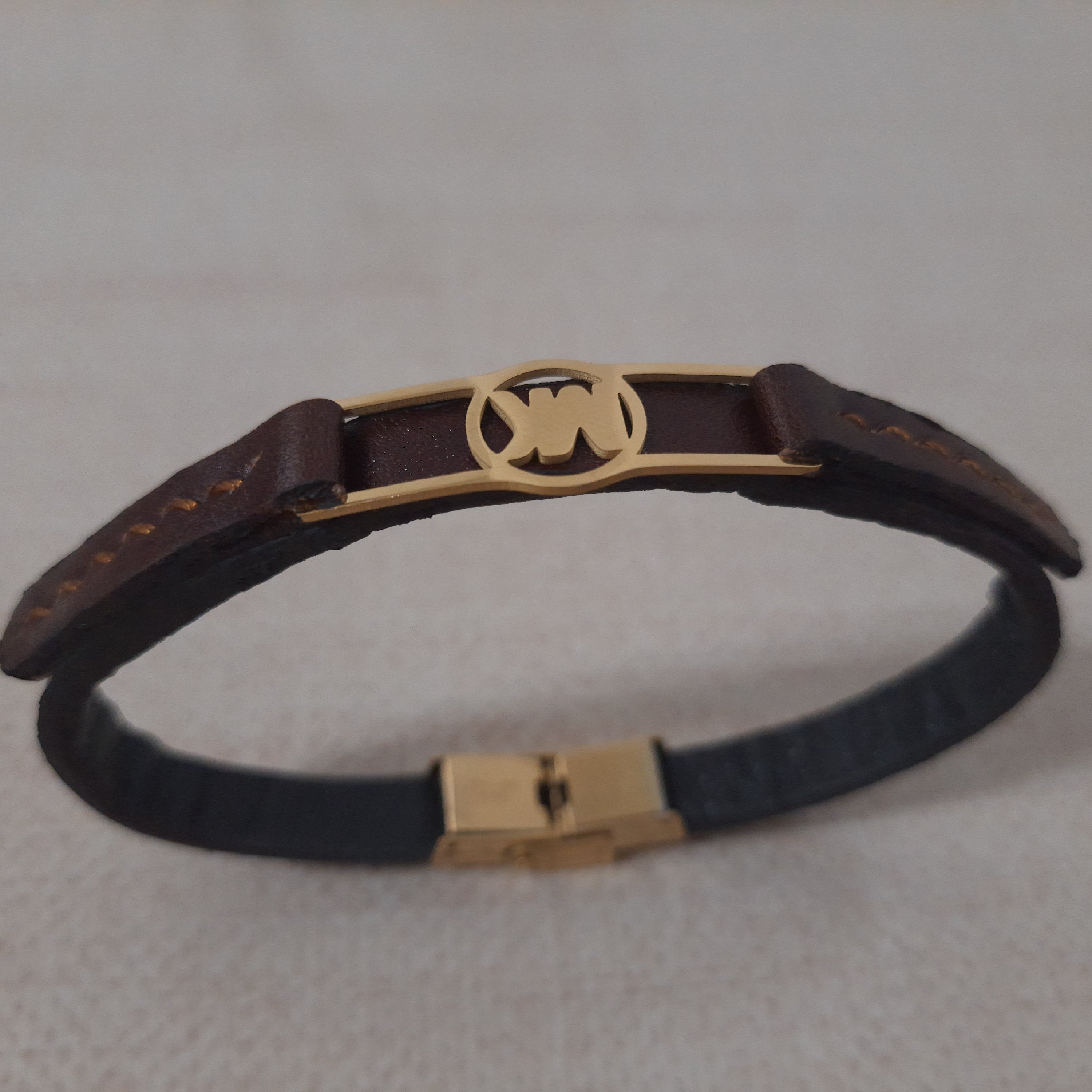 دستبند چرم طبیعی