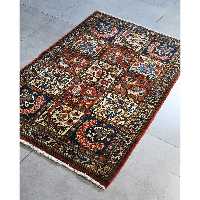 فرش دستبافت یک و نیم متری امیرخیز مدل  نقشه خشتی بختیار 