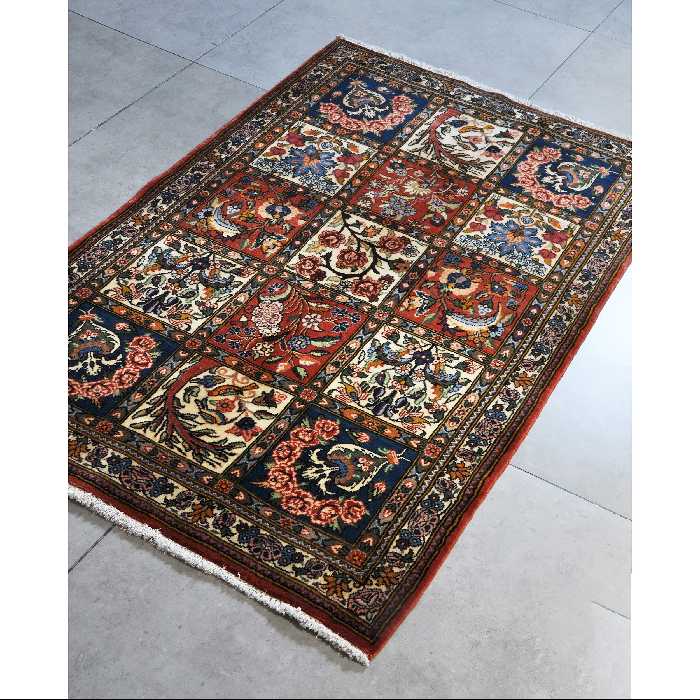 فرش دستبافت یک و نیم متری امیرخیز مدل  نقشه خشتی بختیار 