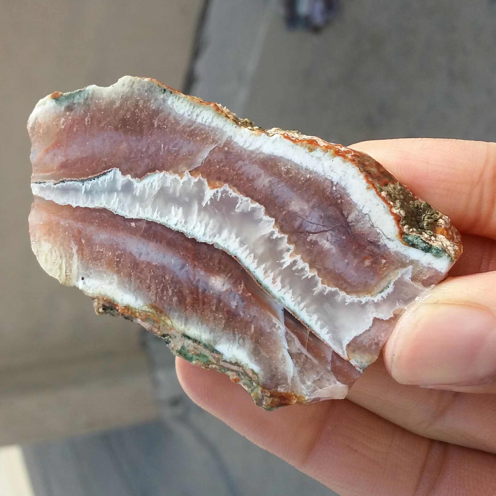 اسلایس سنگ راف عقیق سلیمانی سه بعدی رنگی منظره دار بسیار زیبا و خاص 100 در 100 طبیعی  شاهکار خلقت
کد 12253