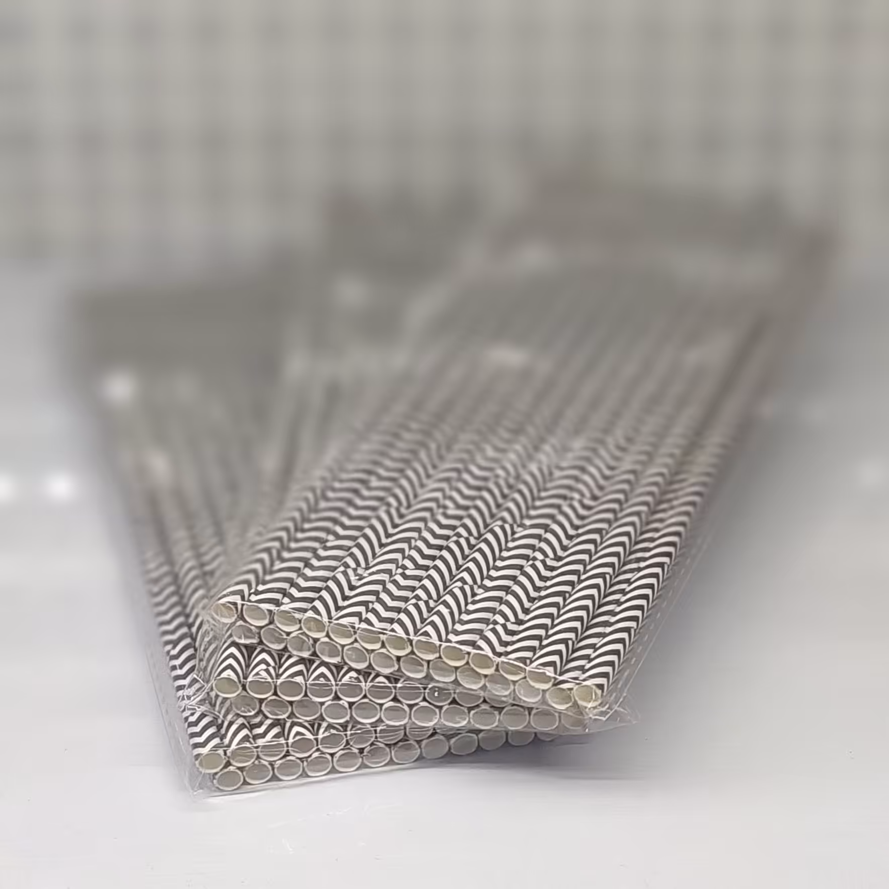 نی نوشیدنی کاغذی قطر  5 میل  20 عددی طرح زیگزاگ خاکستری