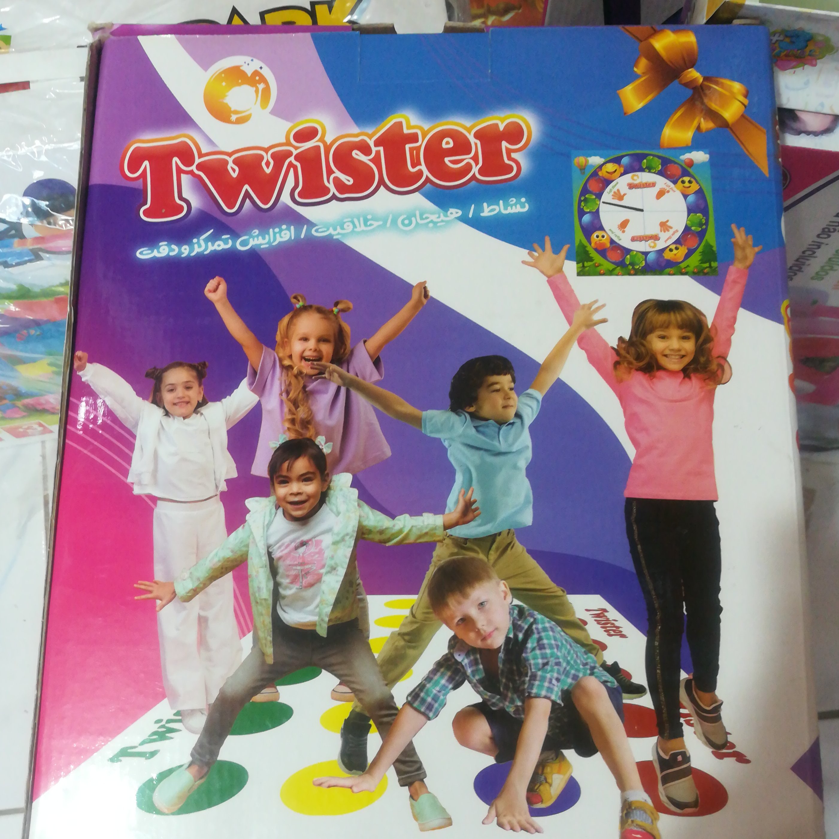 بازی شاد و خانوادگی تویستر، 2 نفر به بالا، افزایش نشاط، خلاقیت، تمرکز، هیجان