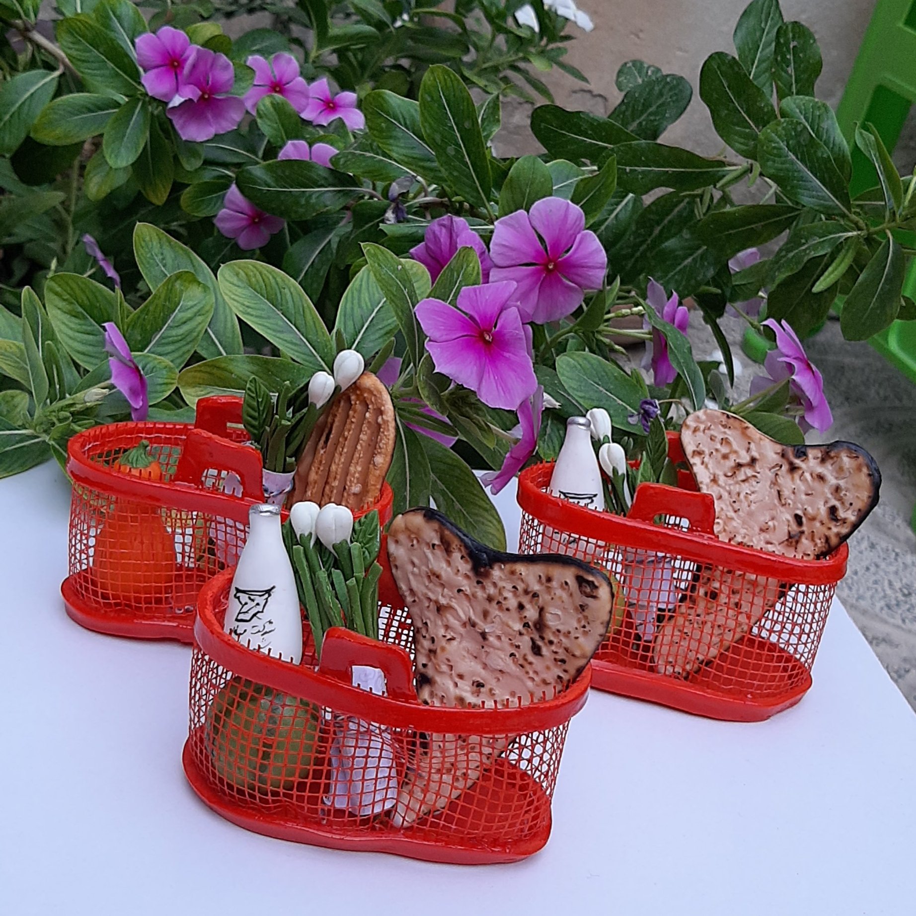 زنبیل مینیاتوری قرمز