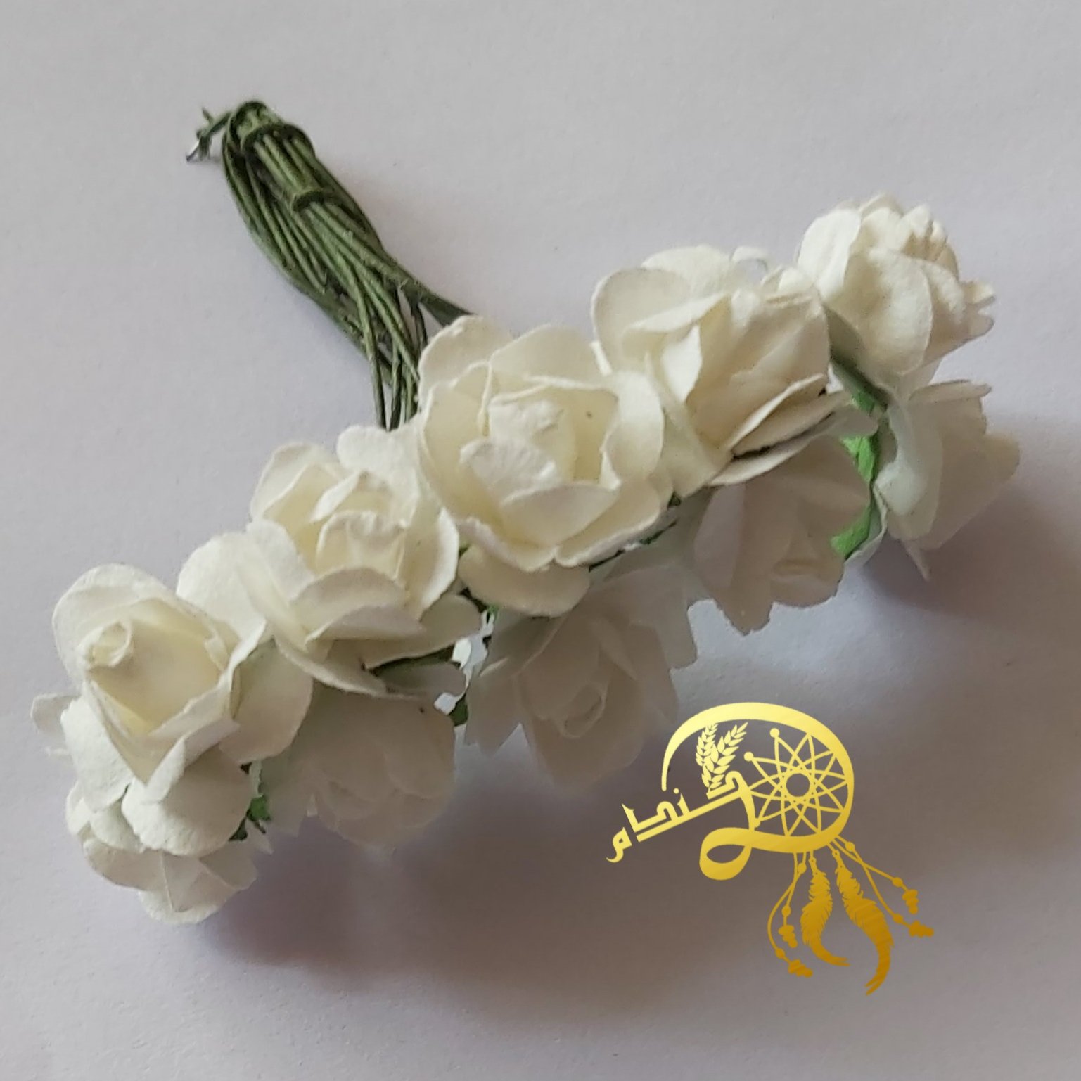 گل کاغذی کوچک سفیدرنگ پک 10عددی(یک ونیم سانتی)