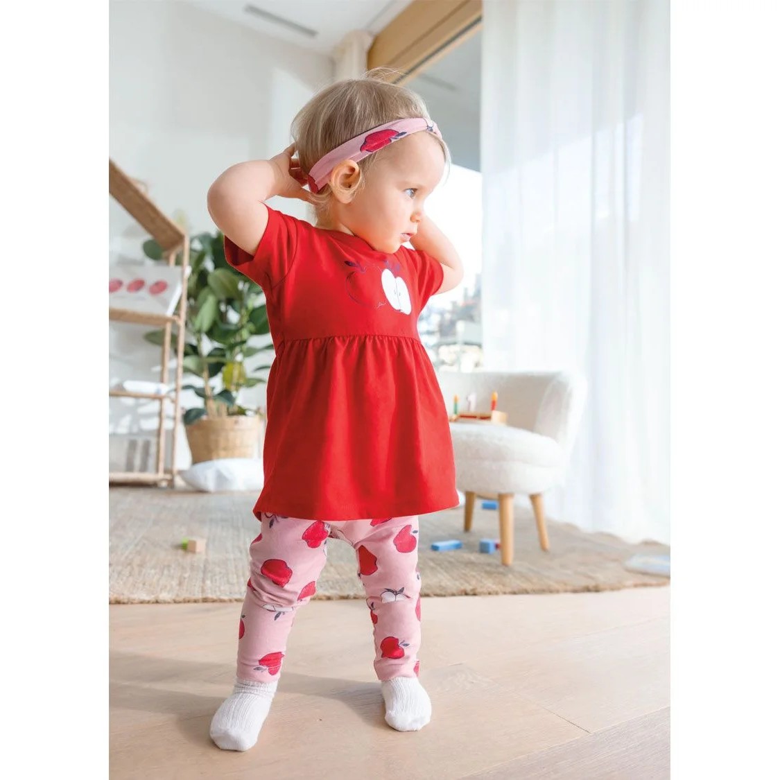 ست نوزادی سه تیکه وارداتی برند لوپیلو آلمان شامل پیراهن و شلوار و هد بند سایز 0 تا 2 ماه  قد نوزاد 50 تا 56 بسیار زیبا