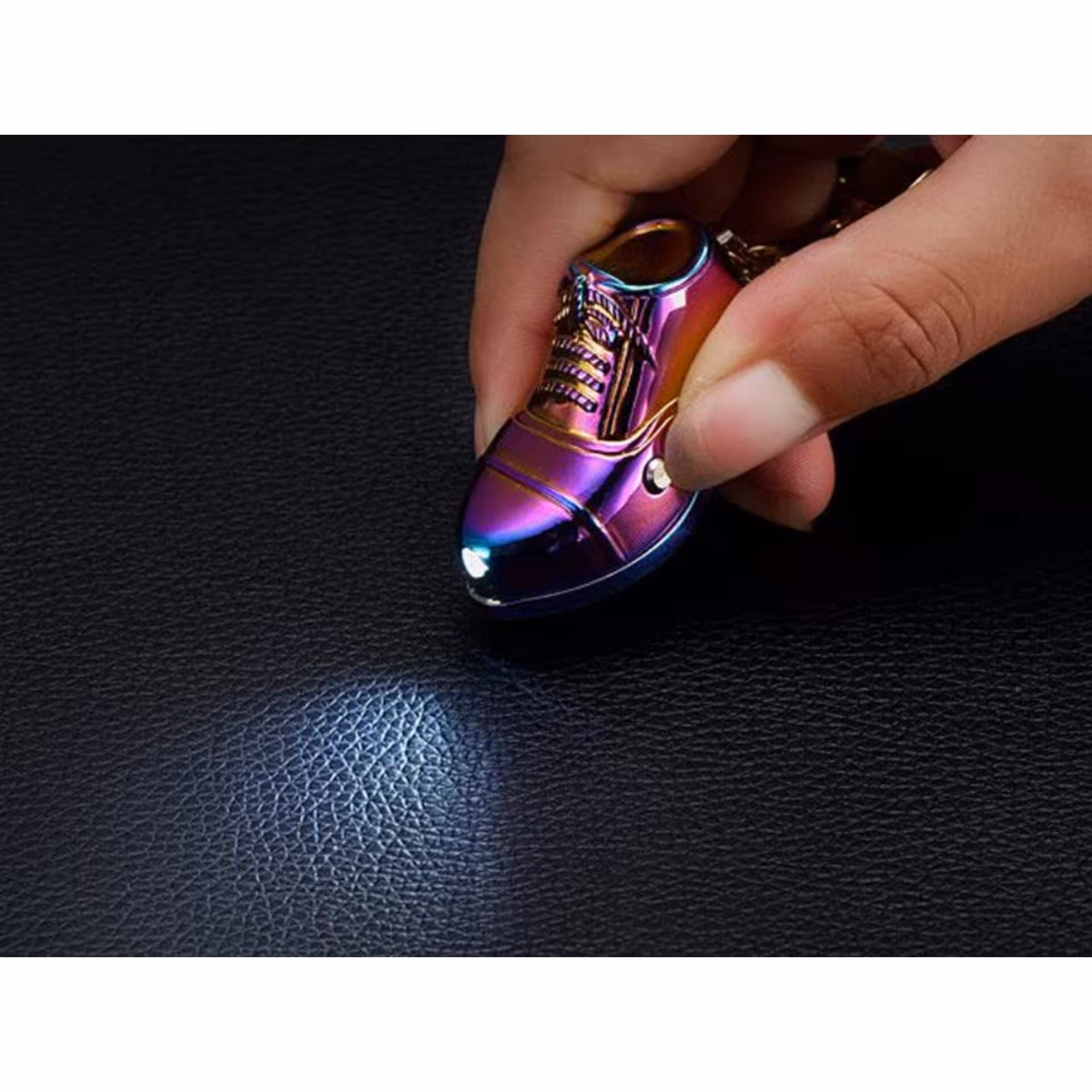 فندک جاکلیدی شارژی چراغ دار طرح کفش هدیه و کادویی خاص - در 3 رنگ آبی و مشکی و نقره ای - با جعبه