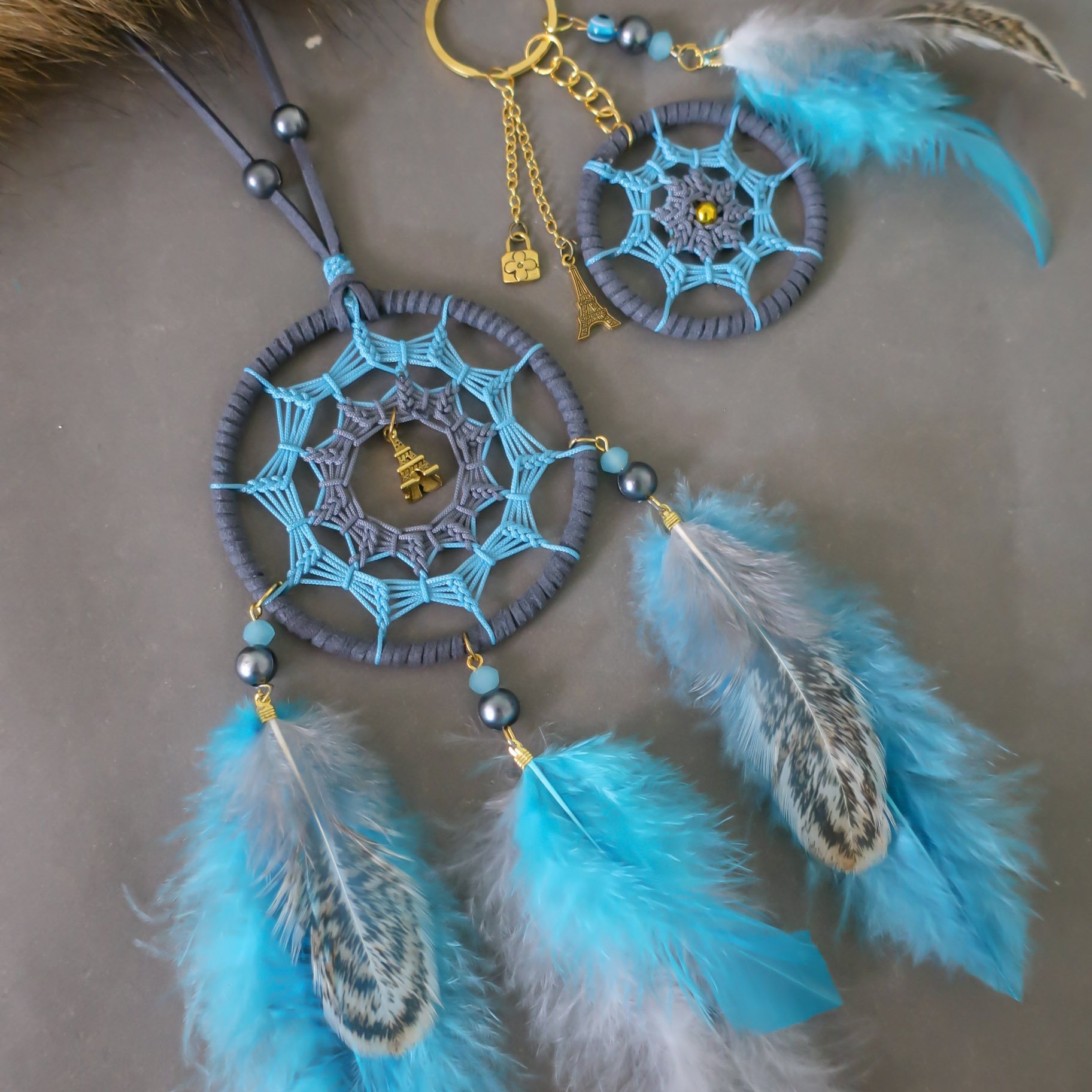 اویز ماشین و جاسوئیچی جذاب با رنگ طوسی و ابی آسمانی ارسال رایگان 