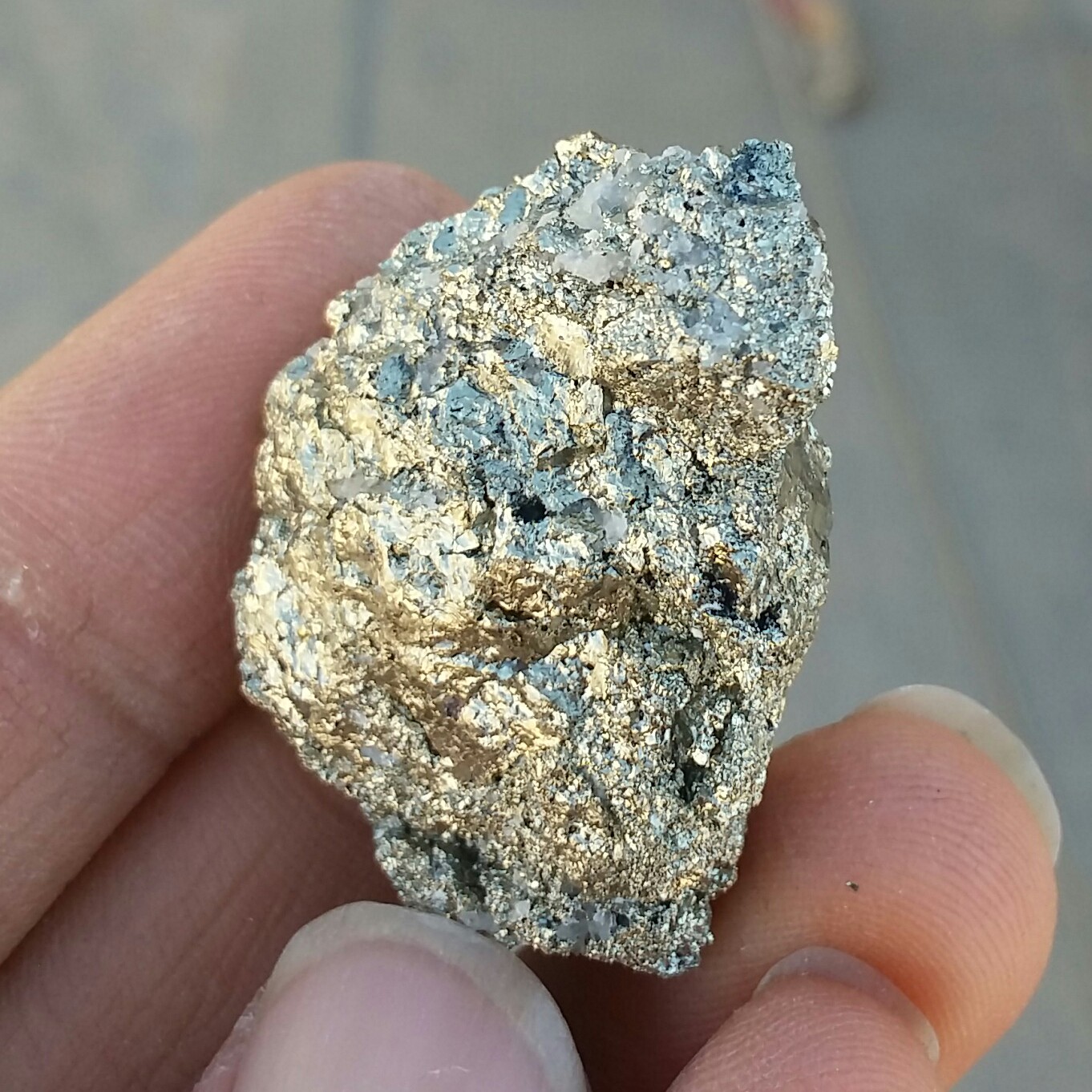 سنگ راف پیریت طلایی ملقب به سنگ طلا  100 در 100 طبیعی شاهکار خلقت
بی نظیر
کد 12106