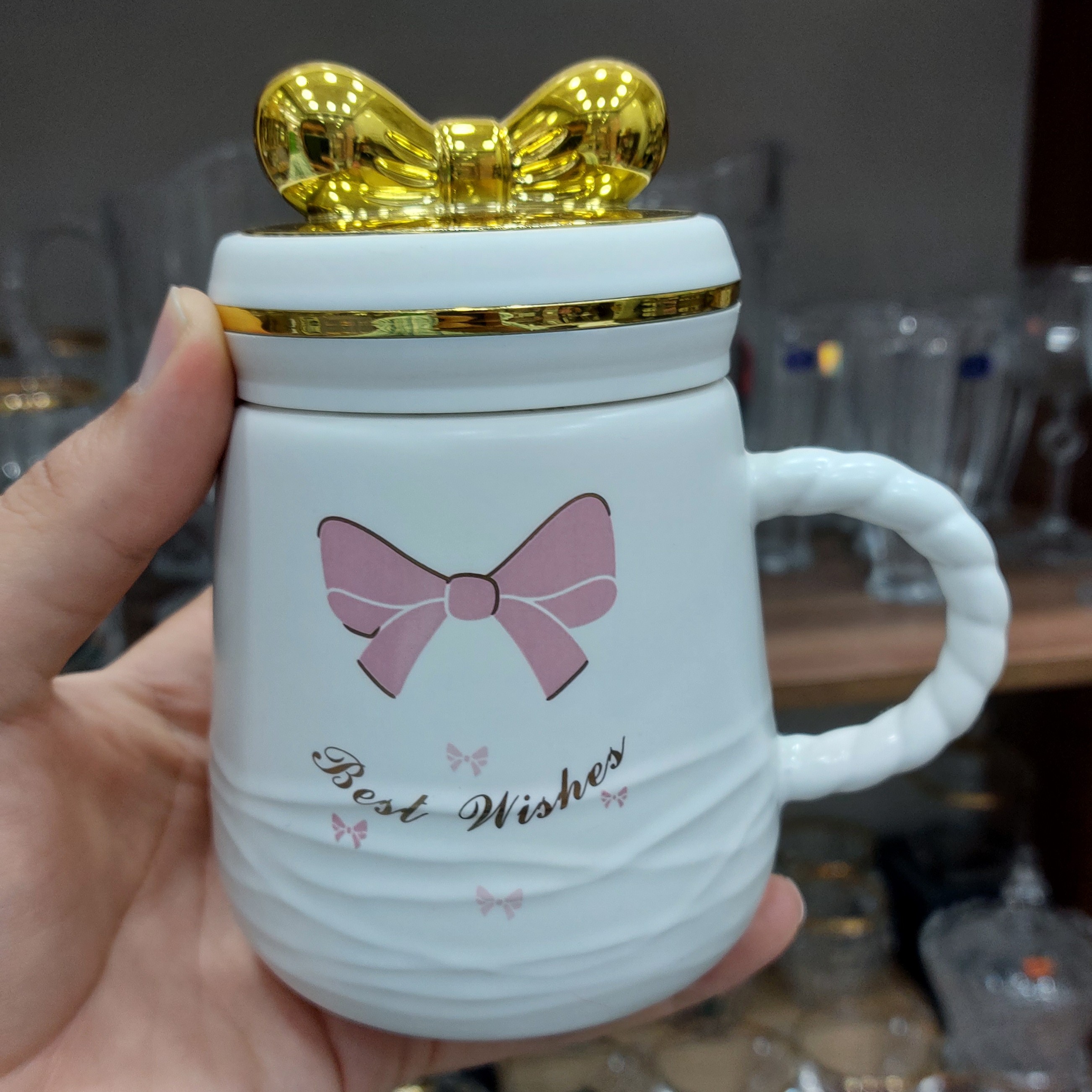 ماگ پاپیونی جنسش سرامیکی مناسب دختران و بانوان که علاقه به فانتزی و روحیه شاداب دارن