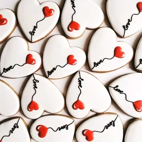 کوکی دکوراتیو (رویال آیسینگ) طرح قلب           ‌‌‌‌‌‌‌‌‌‌‌‌‌‌‌‌‌‌‌