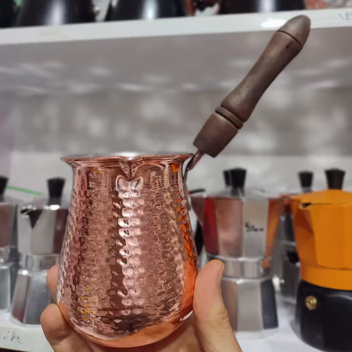 جزوه مسی (قهوه جوش مسی )سایز بزرگ مناسب برای قهوه ترک جنس مس  با کیفیت ساخت عالی سایز تقریبا بزرگ مناسب برای 4  کاپ قهوه