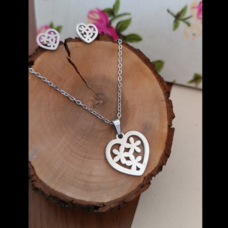 نیم ست نقره ای رنگ ثابت طرح قلب وگل(کد130)