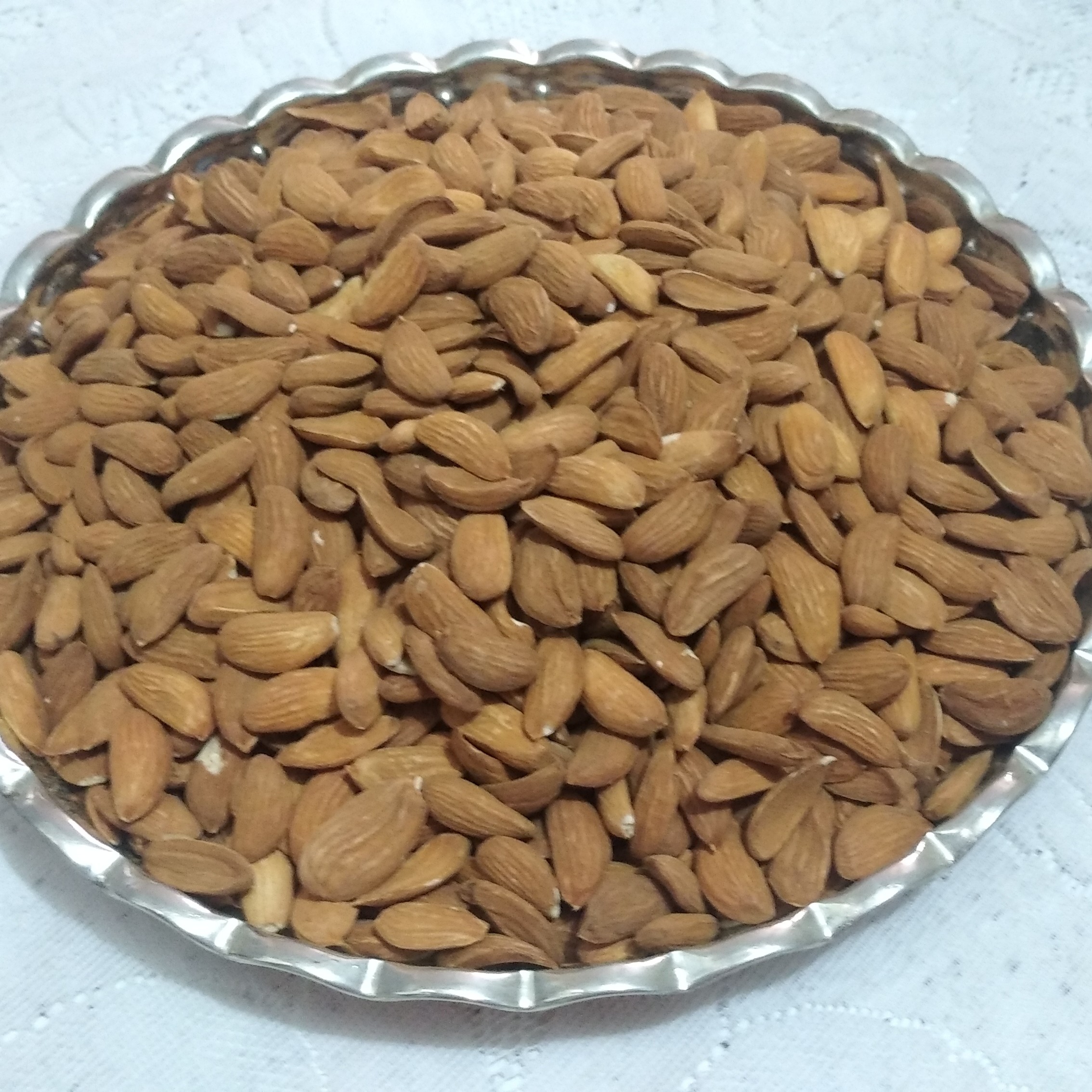 مغز بادام تازه و امسالی شیرین بدون مواد شیمیایی