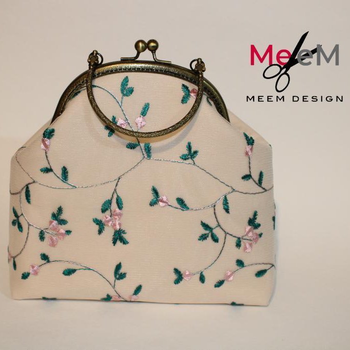 کیف زنانه 💎
جنس: تور گلدوزی شده ( آستر رنگ کرم است )