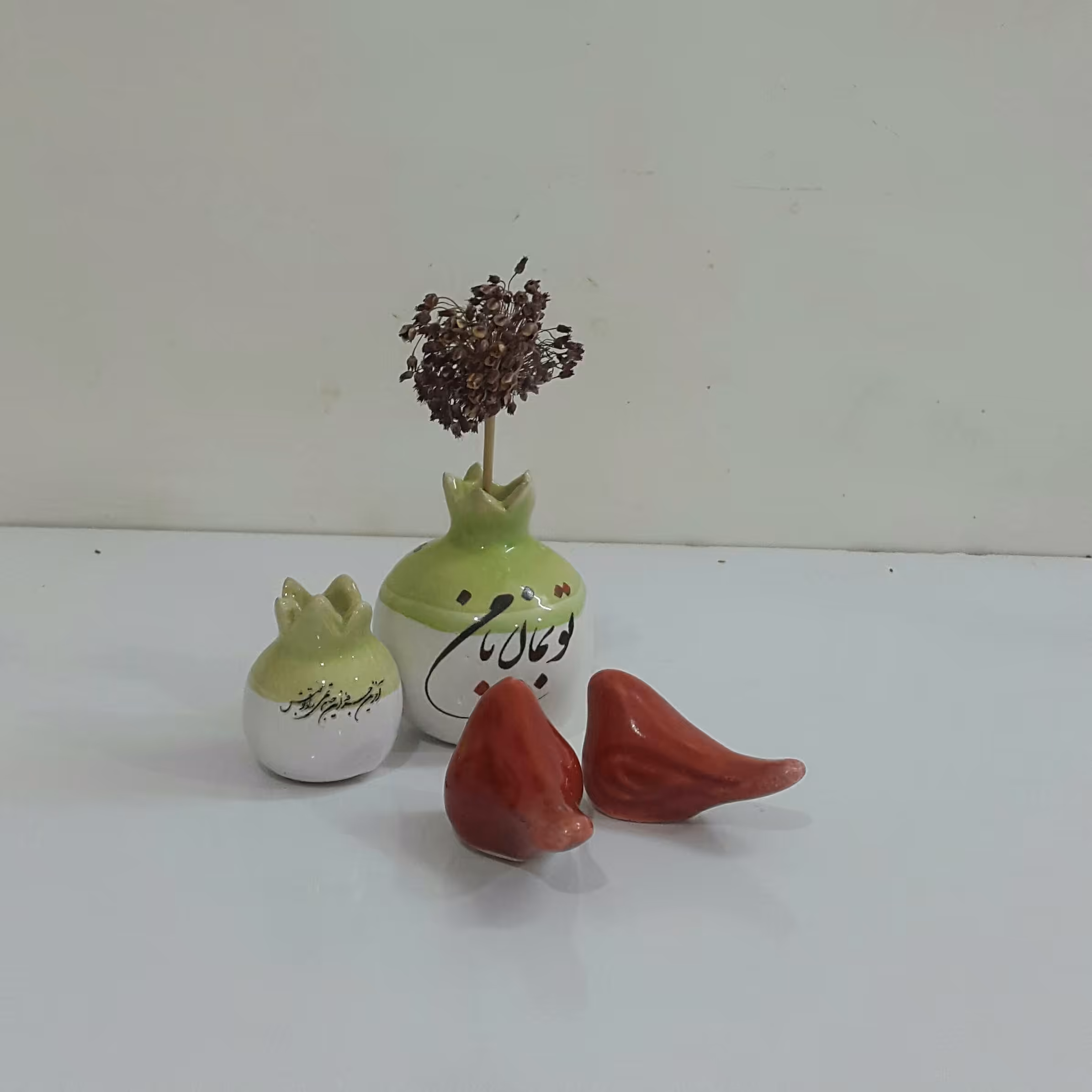 پرنده انگشتی و انارسرامیکی شعر نوشته