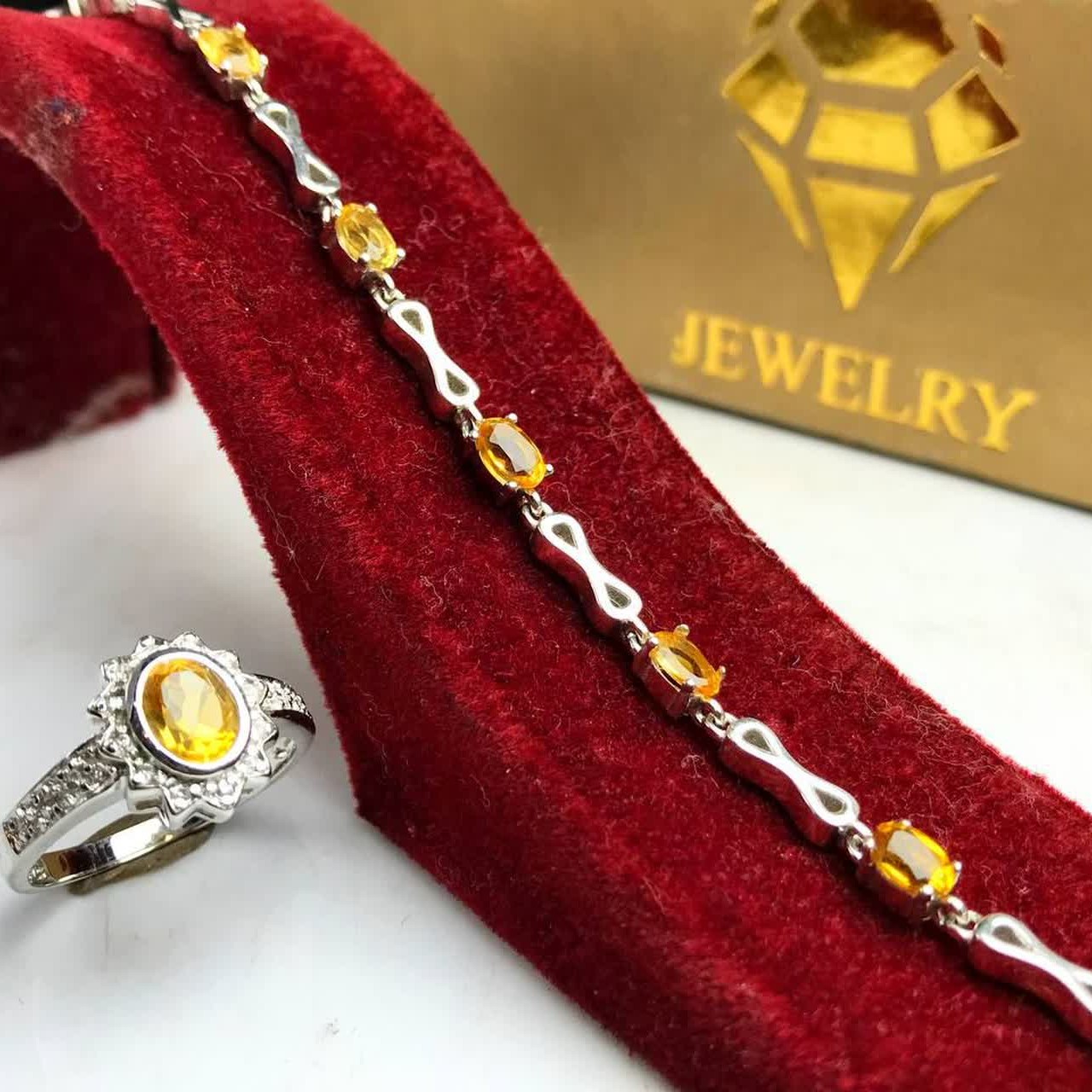 ست دستبند و انگشتر سیترین طلایی اصلی طرح بینهایت

عیار نقره 925ارسال رایگان 