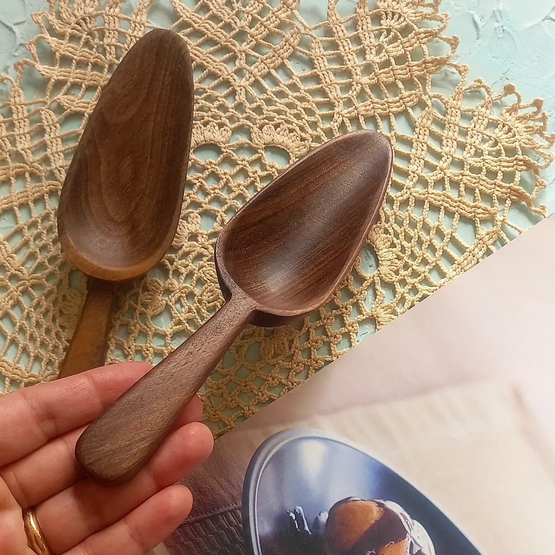 قاشق آجیل خوری چوبی دستساز بارلی مدل آنیسا کد bar0271 چوب گردو 19 سانتی 