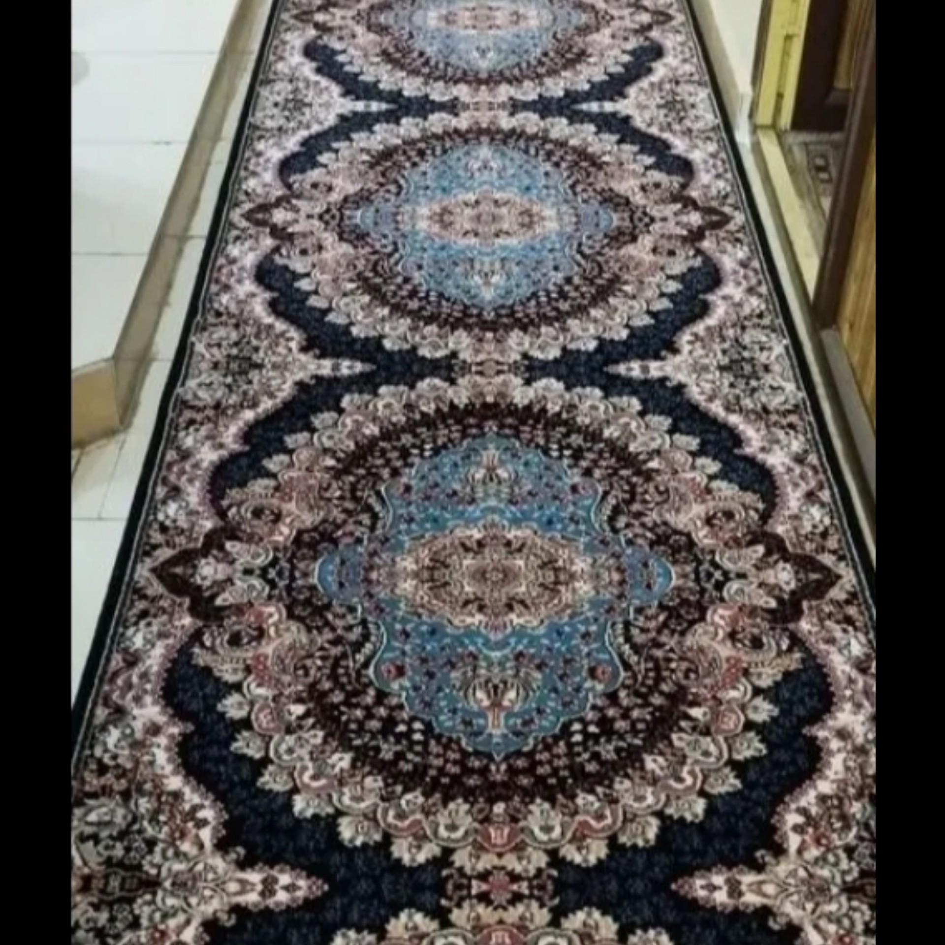 فرش کناره متری طرح ارکیده سرمه ای،سایز مورد نظرمشتری ( پس کرایه)
