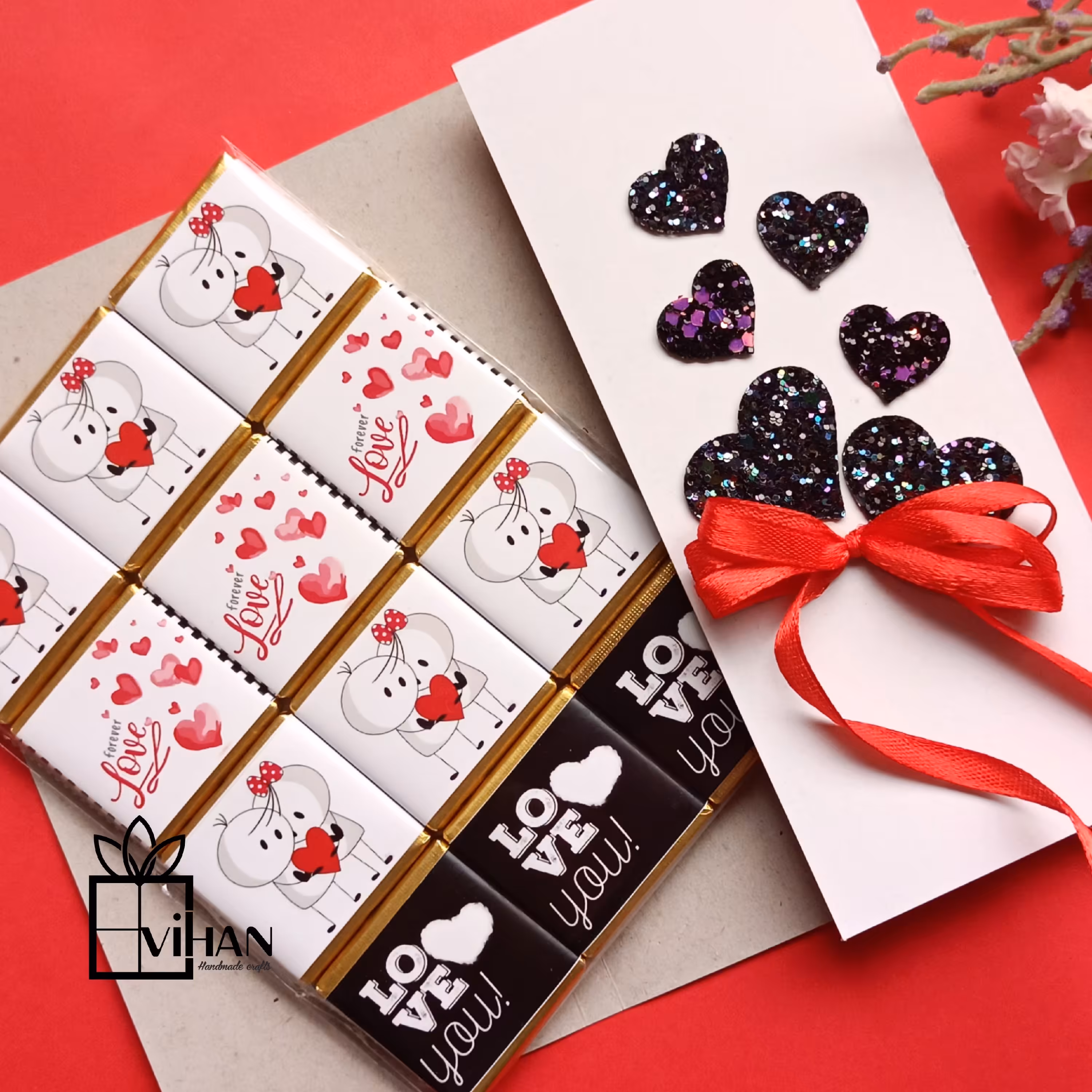 شکلات کادوئی بسته 12 تایی با کاور مقوایی وتزیین قلبهای اکلیلی و روبا 