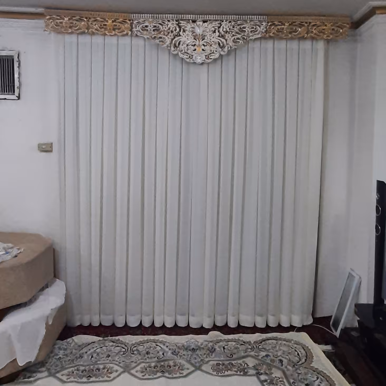 10.5متر حریر   دوخته شده به صورت پلیسه مناسب پنجره با عرض3.55