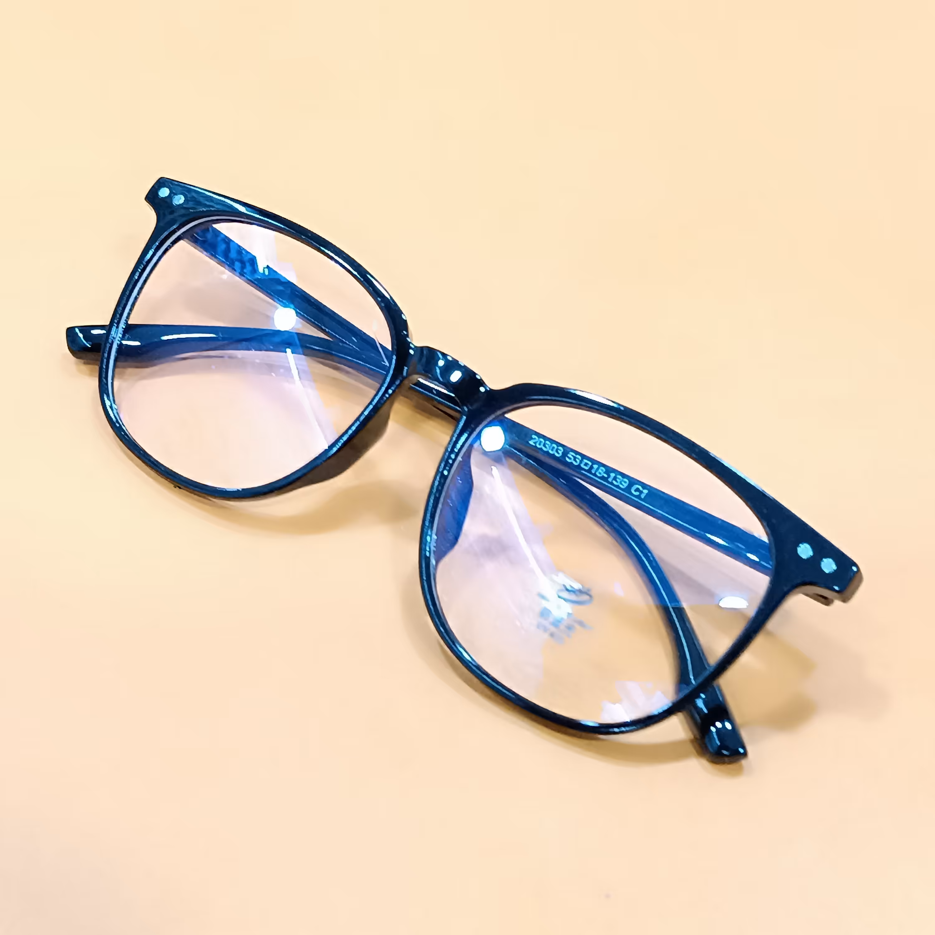 عینک آنتی رفلکس مخصوص کار با کامپیوتر و گوشی موبایل عدسیuy400 کاملا استاندارد 